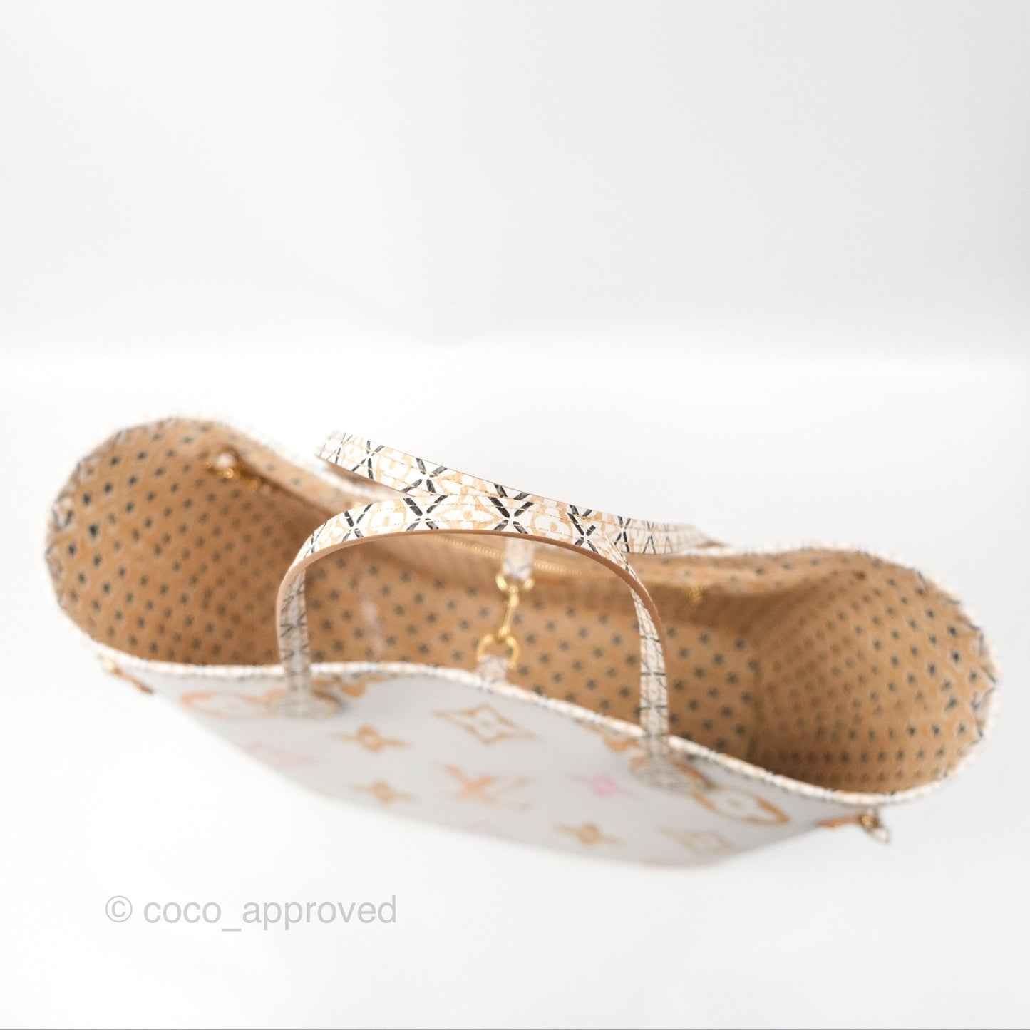 Louis Vuitton Monogram Giant Neverfull MM Beige