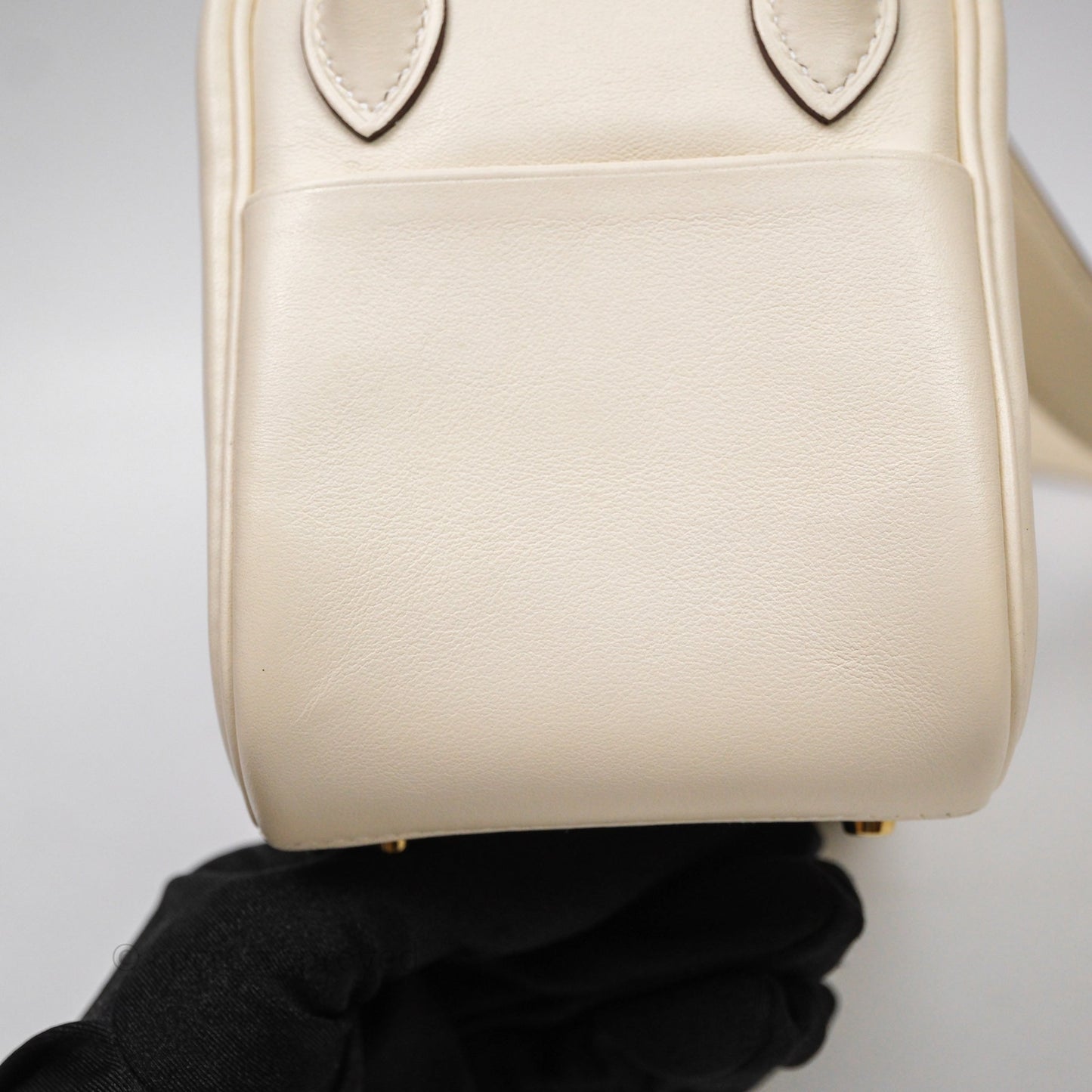 Hermès Mini Lindy 20 Nata I2 Swift Gold Hardware