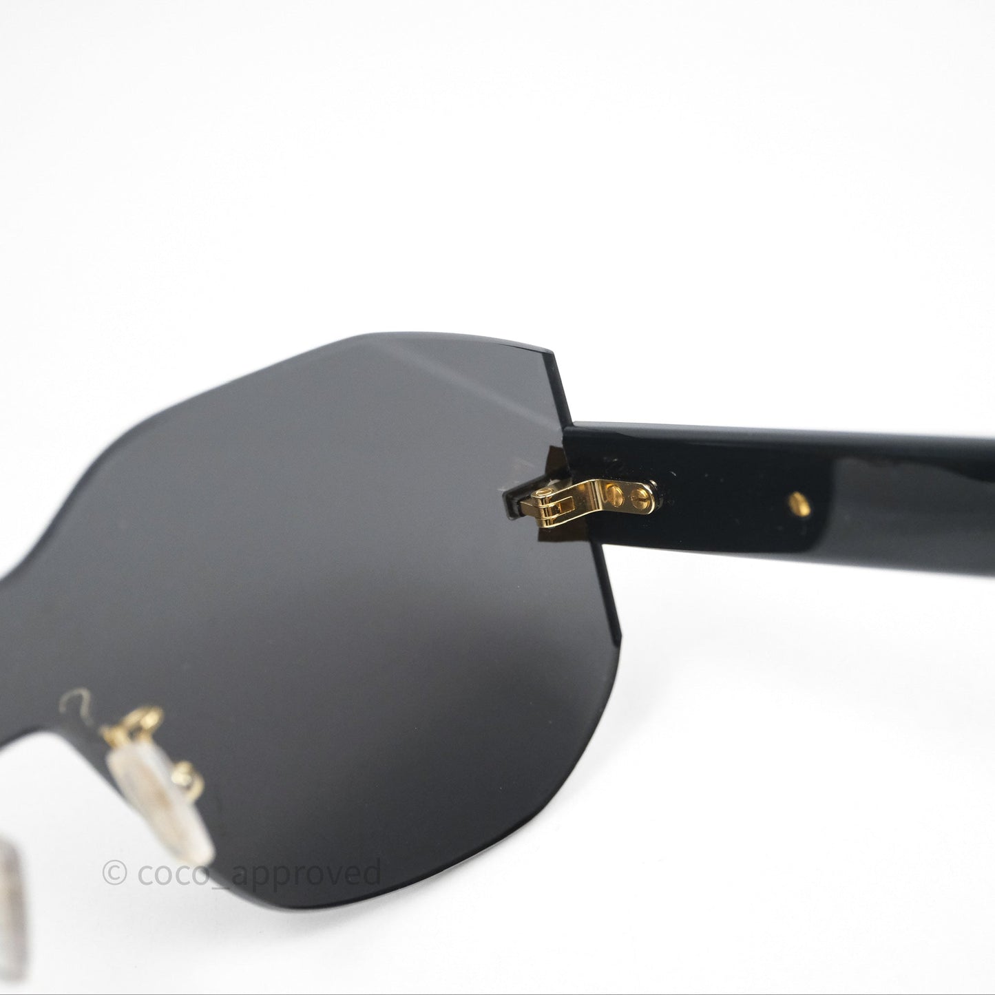 Fendi Fendi Logo Black Sunglasses Gold Tone