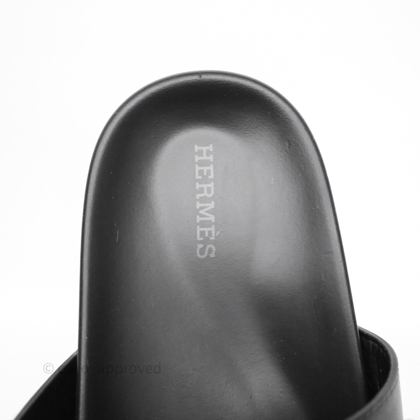 Hermès Chypre Sandal Calfskin Black Size 39