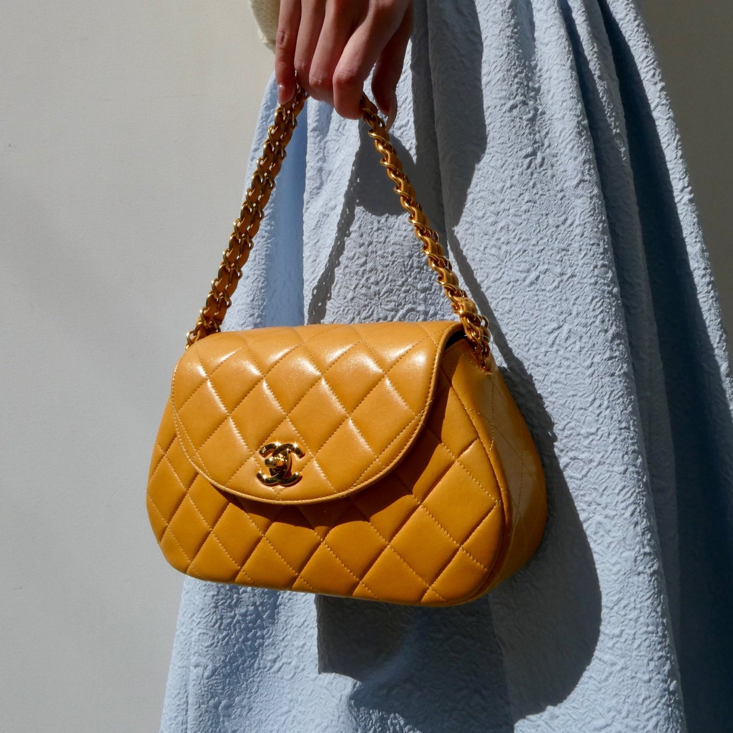 Luxury Chanel 1996-1997 Round Flap Handbag Orange Lambskin