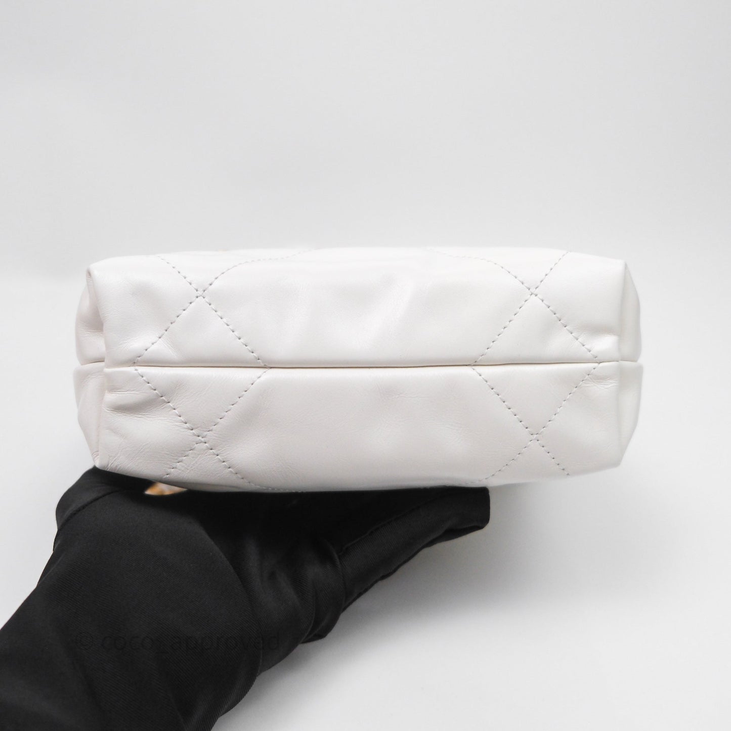 Chanel 22 Mini Bag White Shiny Crumpled Calfskin Aged Gold Hardware