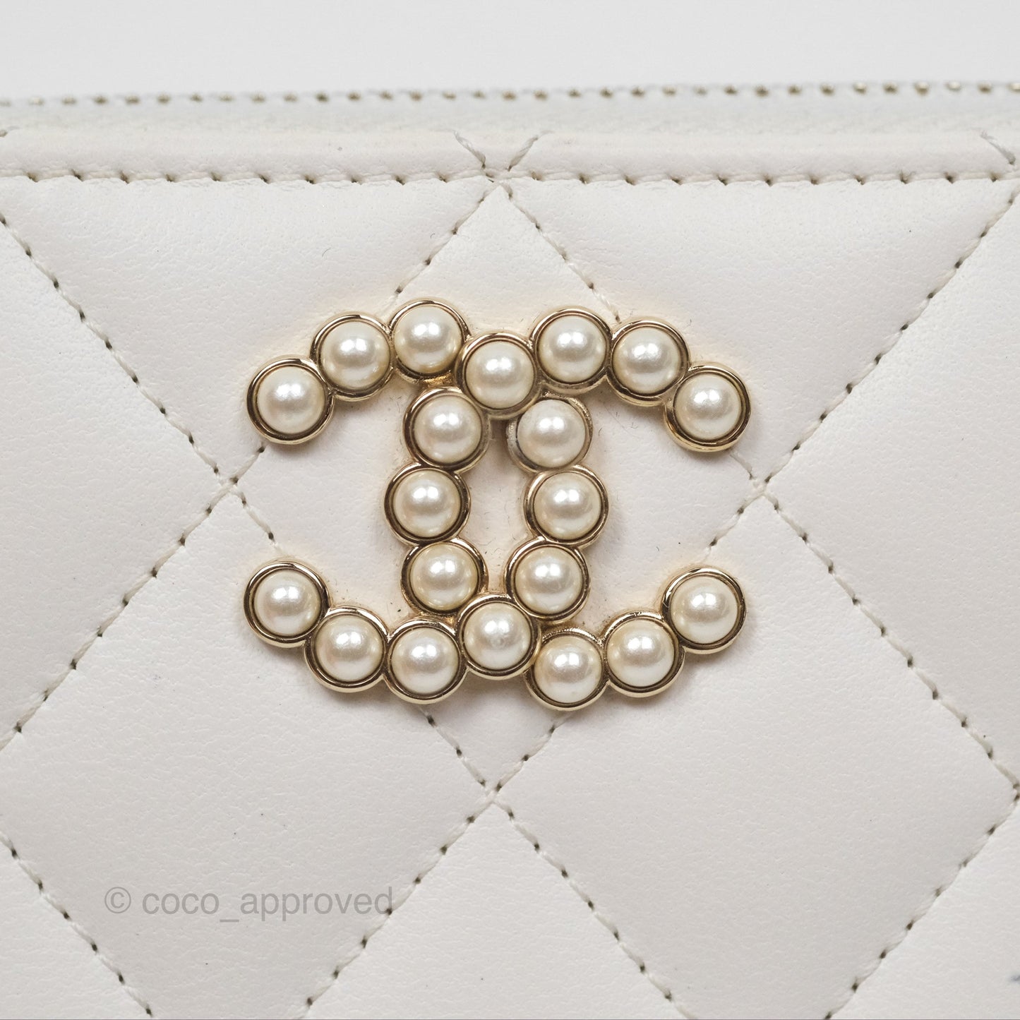 Chanel Pearl CC Zipped Coin Purse White Lambskin Gold Hardware