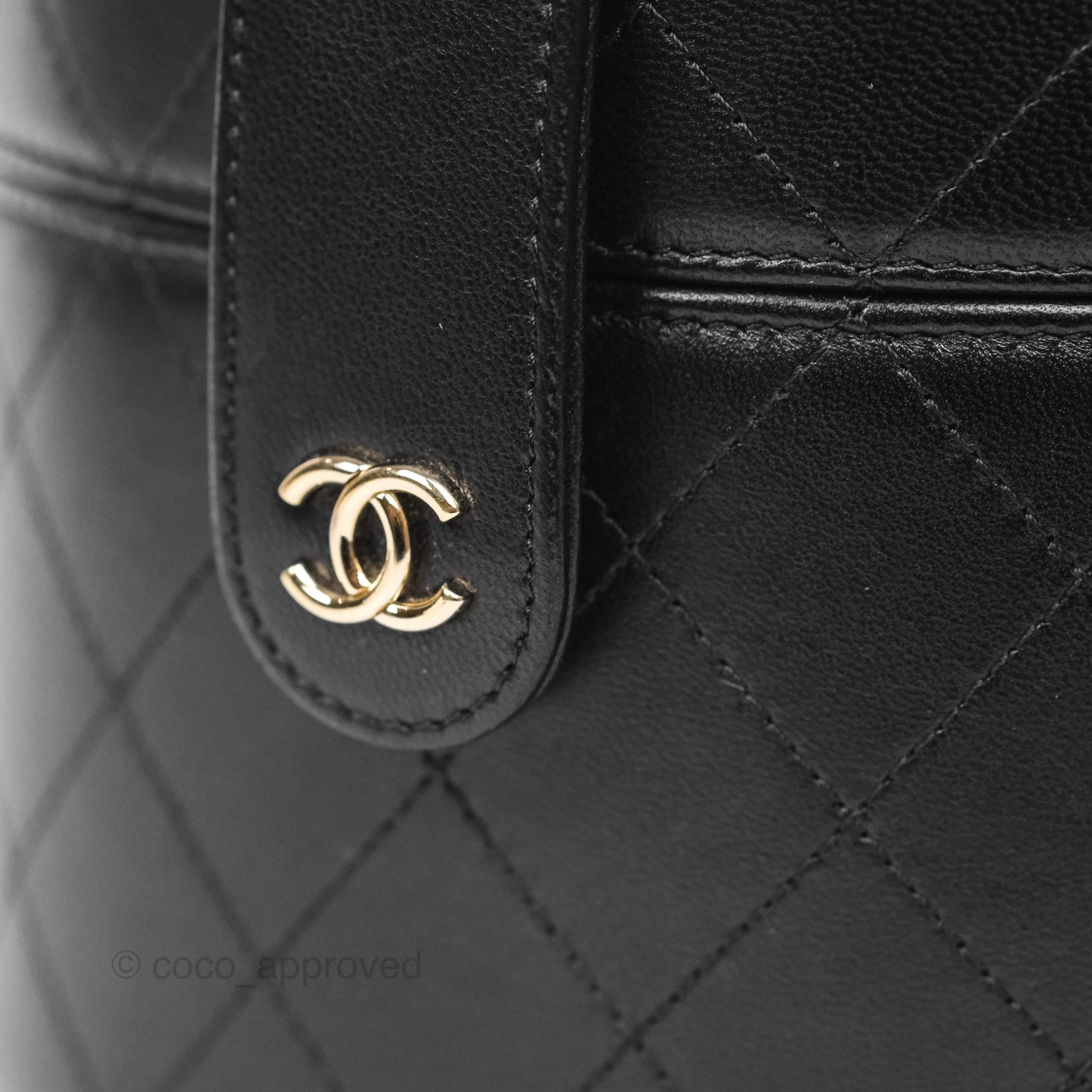 Chanel Quilted Round Vanity Clutch With Chain Black Lambskin Gold Hardware