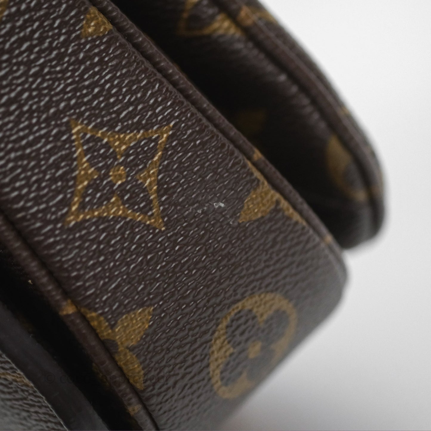 Louis Vuitton Pochette Metis Monogram Canvas