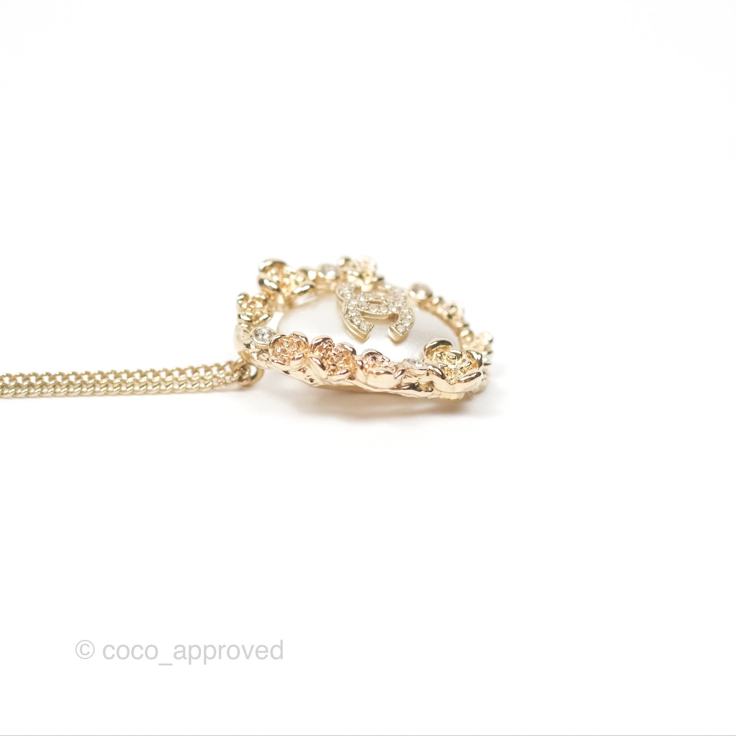 Chanel Oval Pearl CC Crystal Camellia Necklace Gold Tone 22C