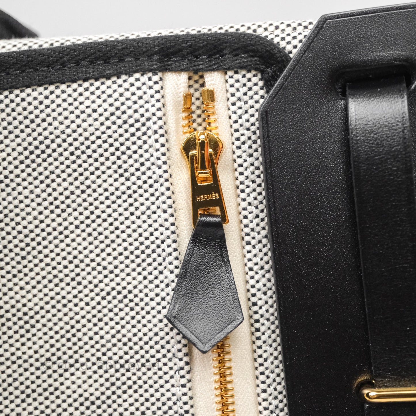 Hermès Herbag Zip 20 Mini Ecru-Noir Canvas Gold Hardware