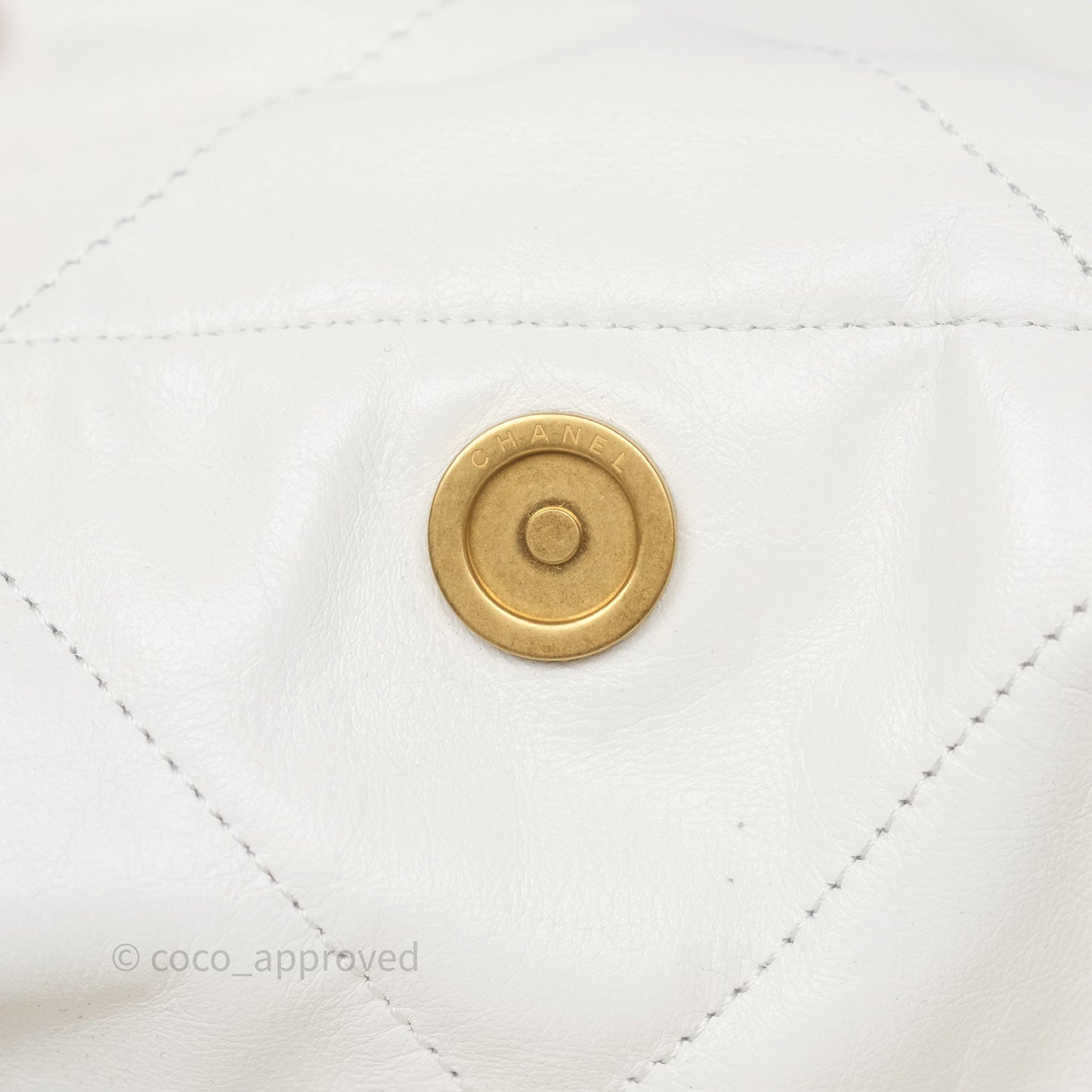 Chanel 22 Medium White Shiny Crumpled Calfskin Aged Gold Hardware