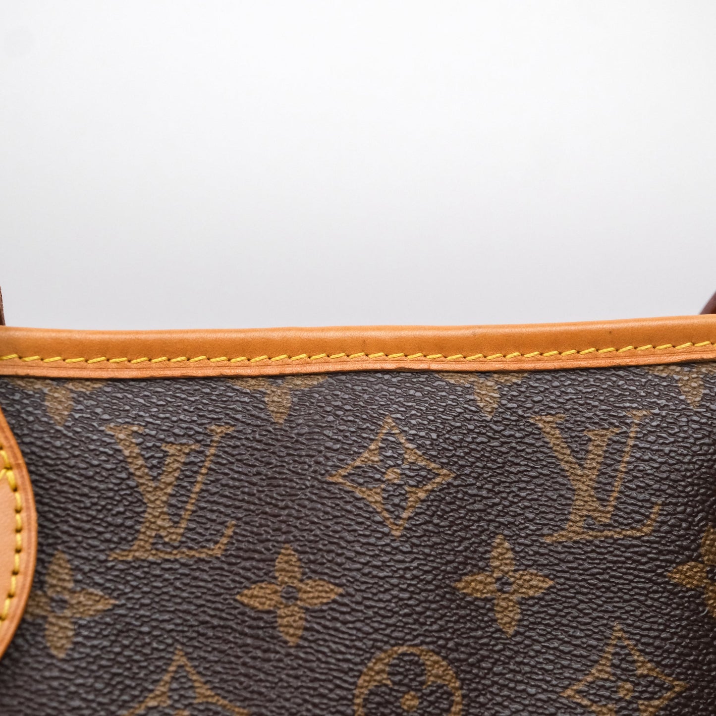 Louis Vuitton Neverfull MM Tote Bag Monogram Canvas