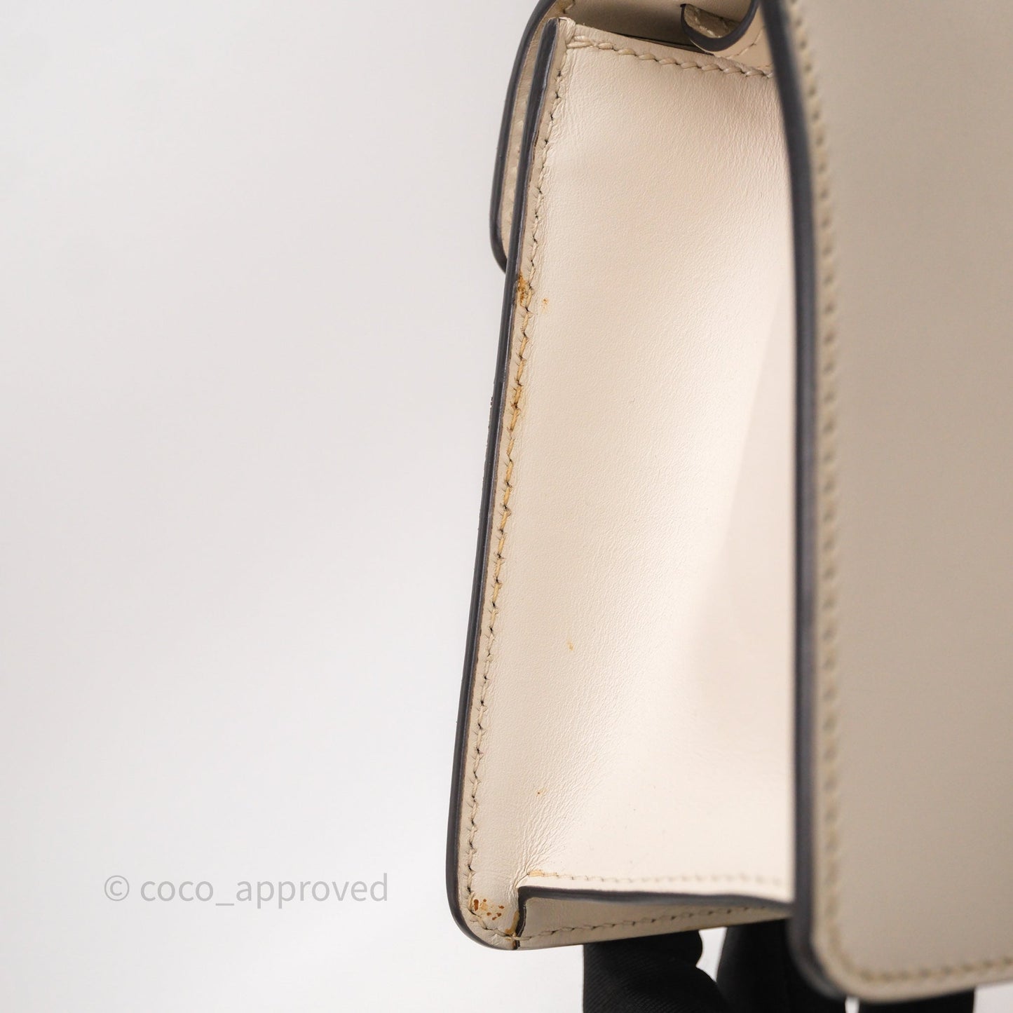 Gucci Mini Sylvie Top Handle White Calfskin Shoulder Bag⁣ ⁣⁣⁣⁣⁣⁣⁣⁣⁣⁣⁣⁣⁣⁣⁣⁣With Strap