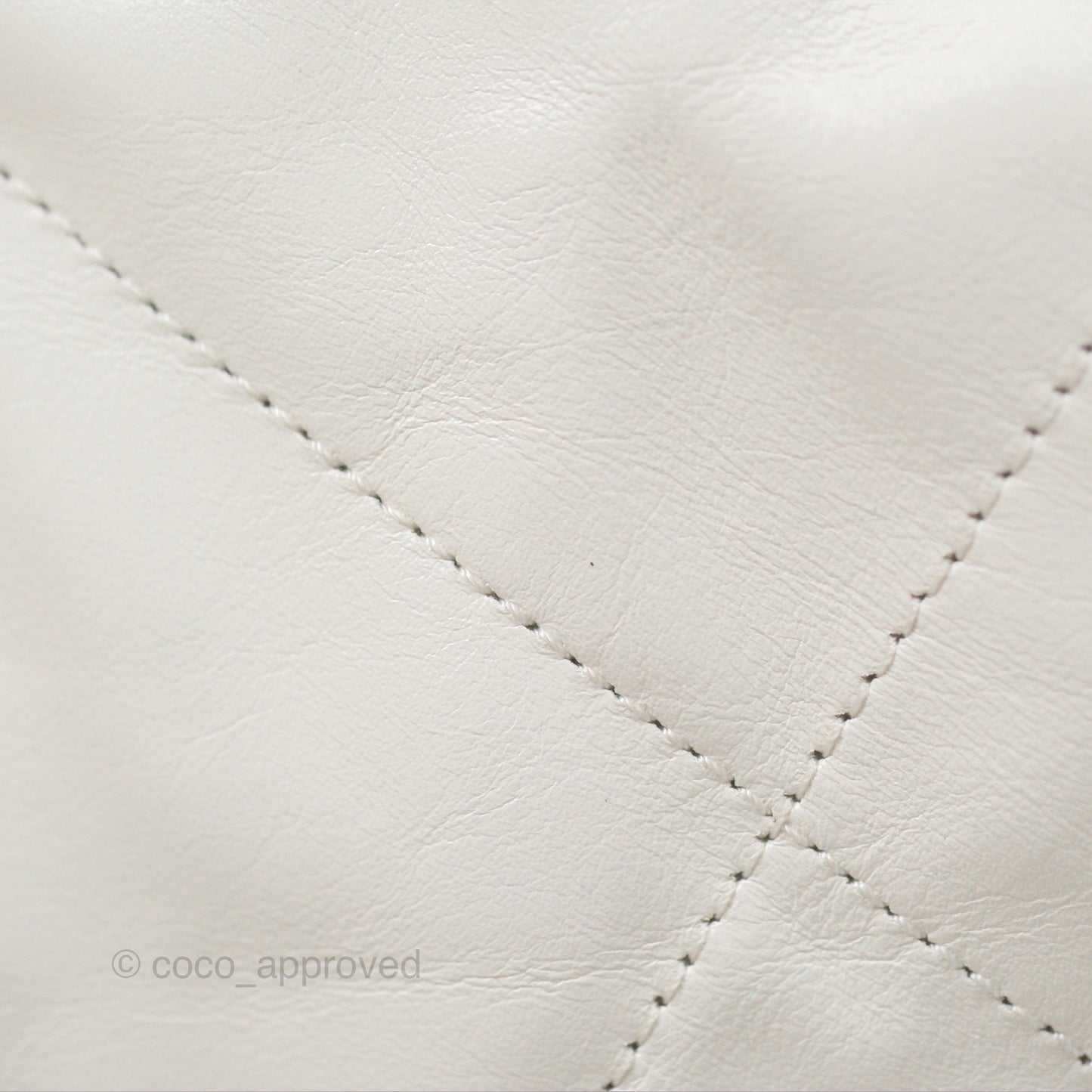Chanel 22 Medium White Shiny Calfskin Aged Gold Hardware
