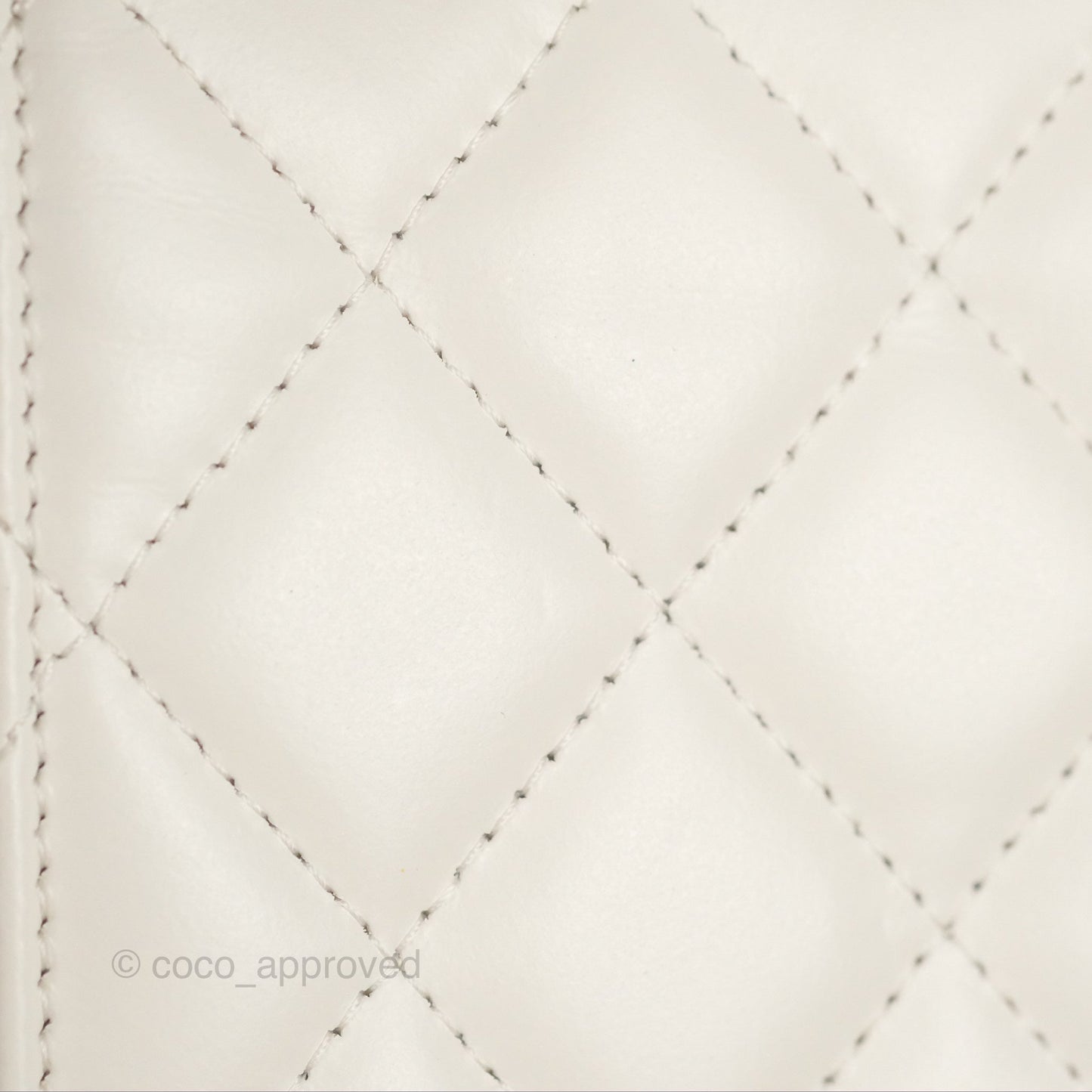 Chanel Coin Purse Clutch With Chain White Lambskin Gold Hardware