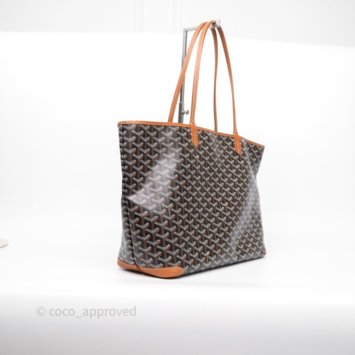 Goyard Artois Tote MM Goyardine Canvas⁣⁣⁣⁣⁣⁣⁣⁣⁣⁣⁣⁣⁣⁣⁣⁣⁣⁣⁣⁣ Tan/Black