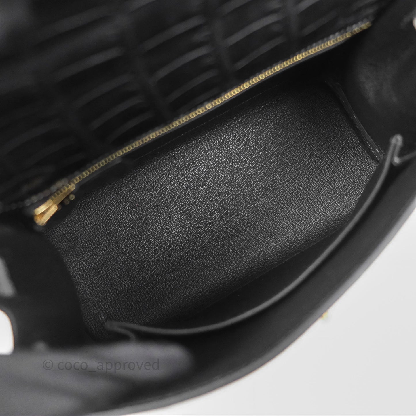 Hermès Retourne Kelly 25 Alligator Perso Noir 89 / Gris Mouette 4Z Brushed Gold Hardware