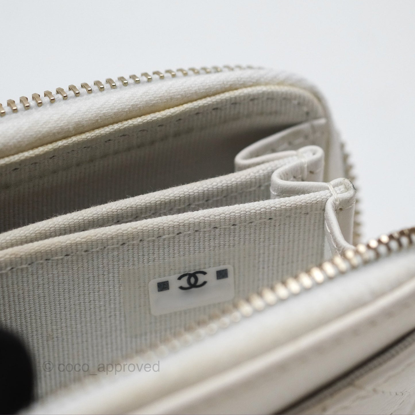 Chanel Classic Zipped Coin Purse White Caviar Gold Hardware