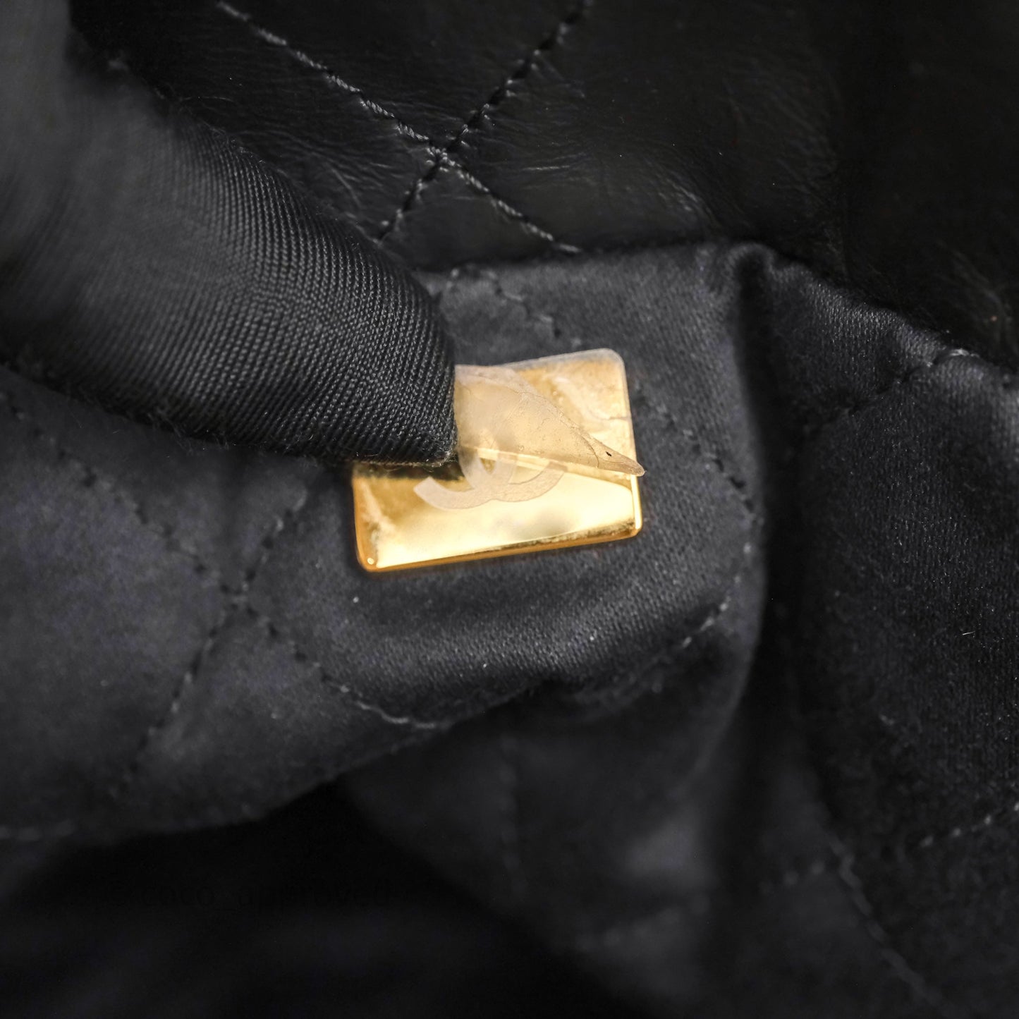Chanel 22 Medium Black Crumpled Calfskin Aged Gold Hardware