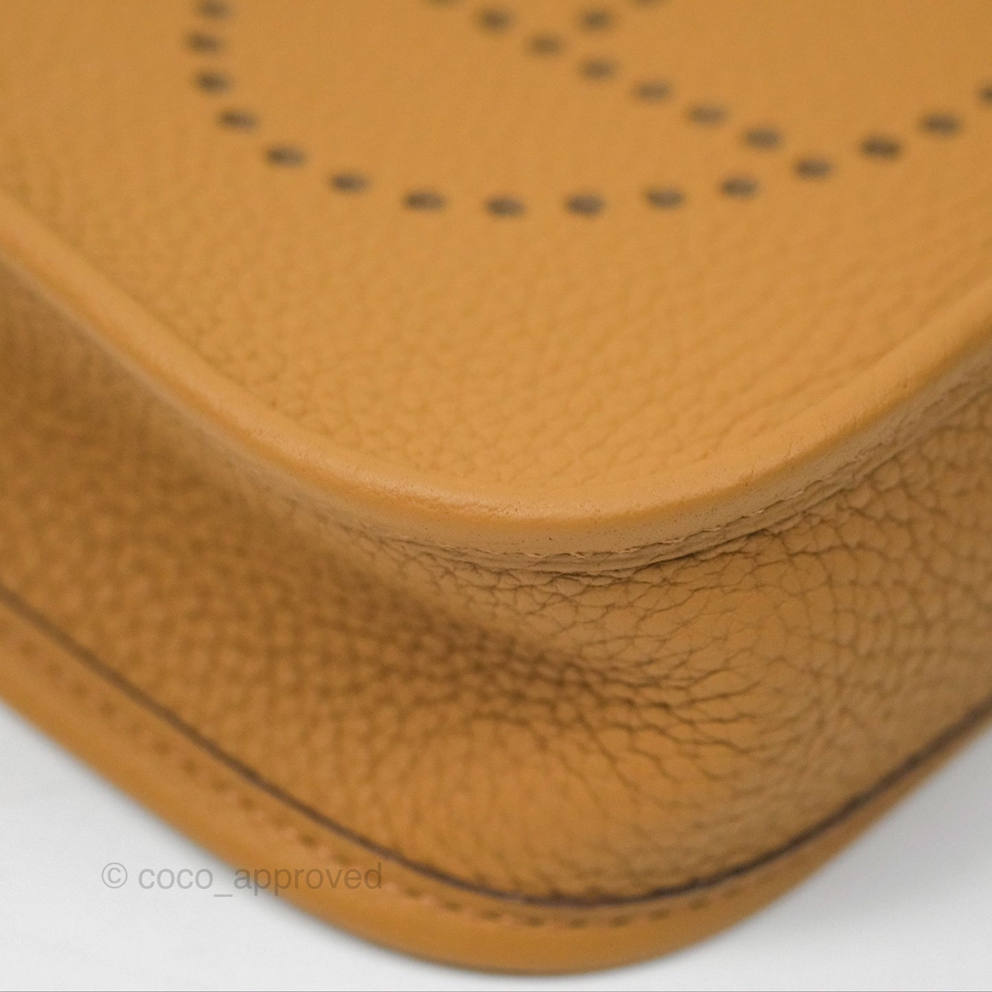 Hermès Mini Evelyne 16 Biscuit 48 Camel Clemence Gold Hardware