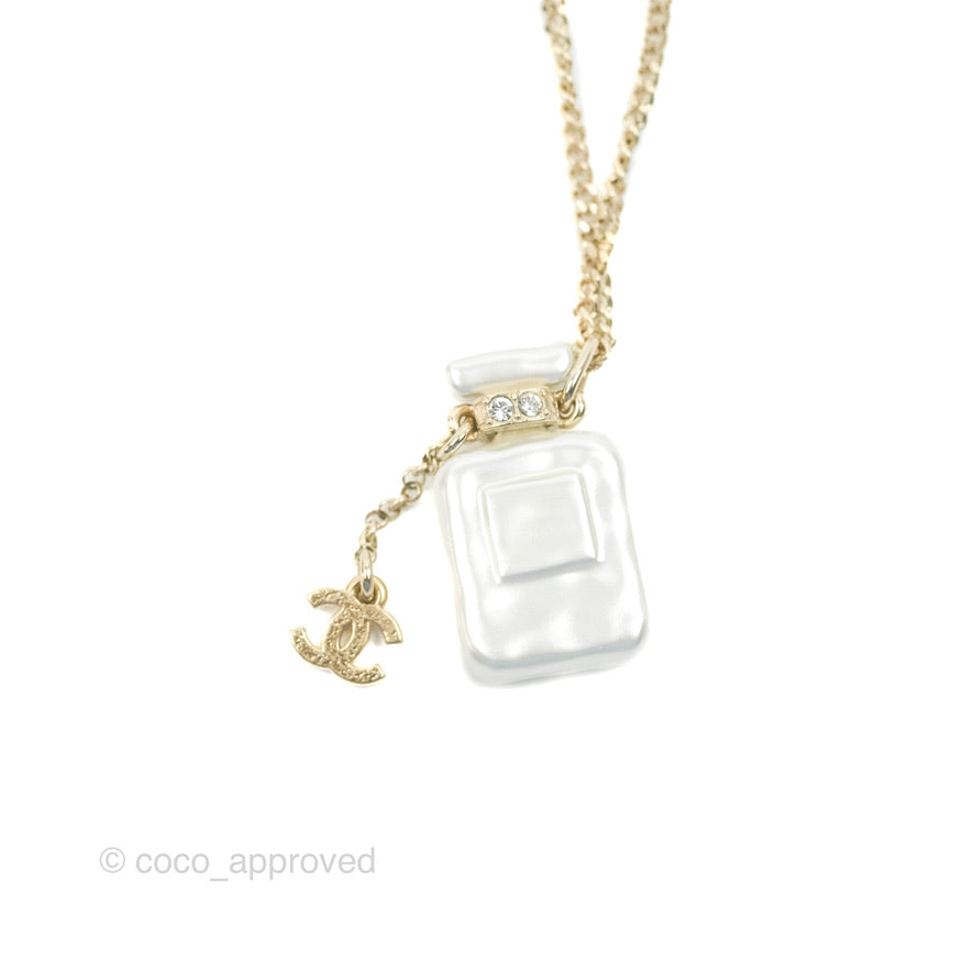 Chanel No5 Perfume Crystal Pendant Necklace Gold Tone 22S