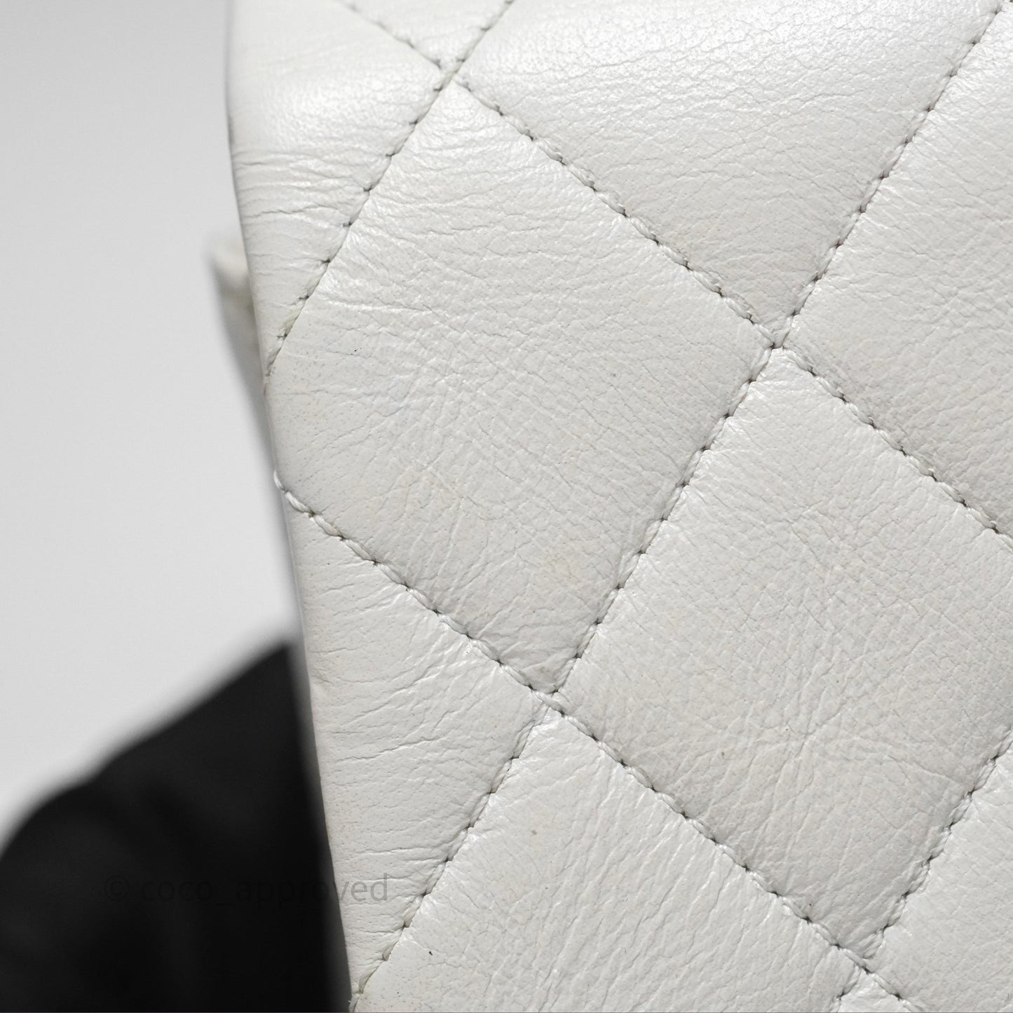 Chanel Quilted Pearl Flap Bag White Shiny Crumpled Calfskin Aged Gold Hardware 22C
