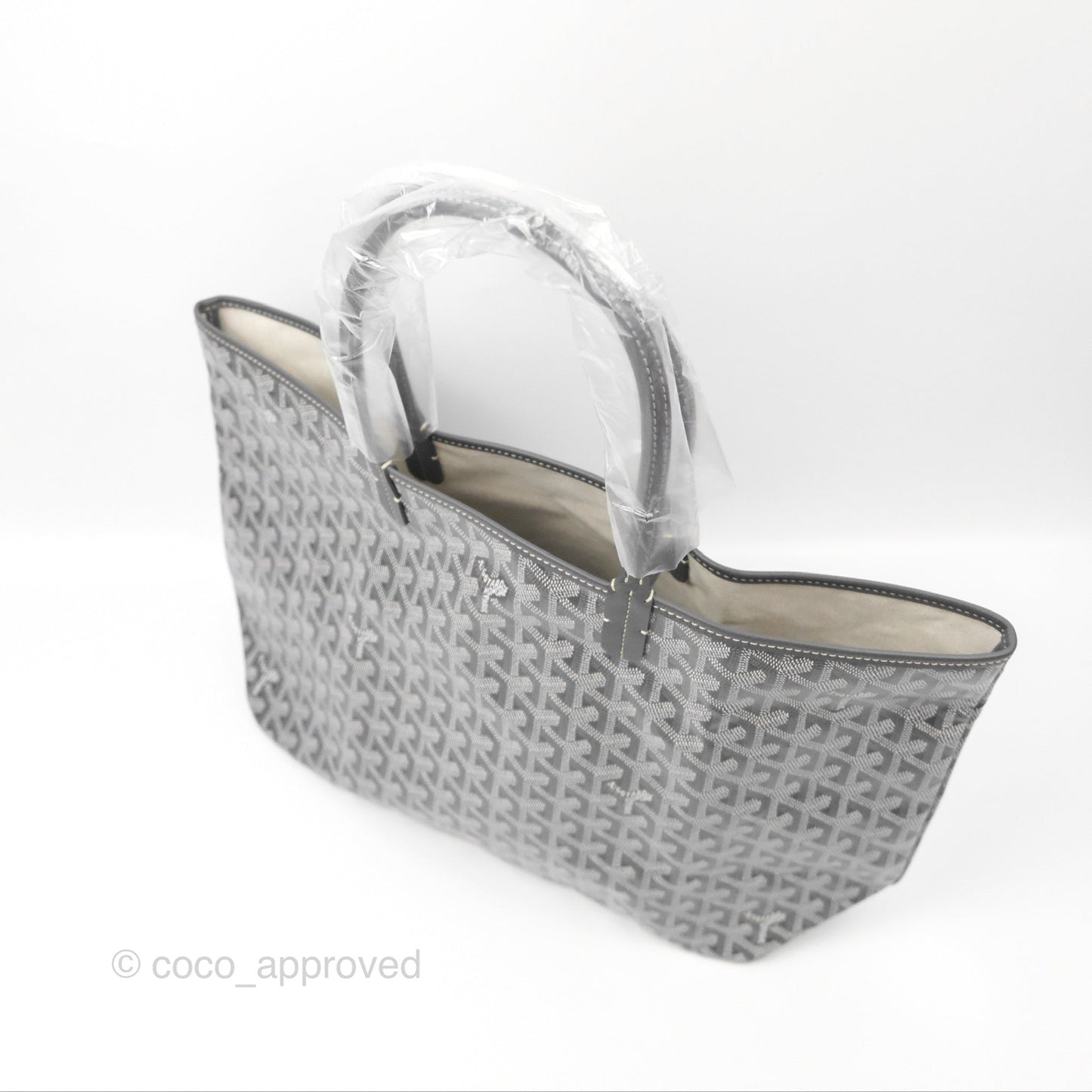 Goyard St Louis Tote PM ⁣⁣⁣⁣⁣⁣⁣⁣⁣⁣⁣⁣⁣⁣⁣⁣⁣⁣⁣⁣Grey Goyardine Canvas