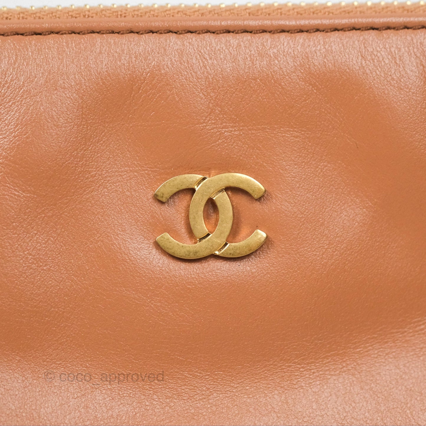Chanel 22 Medium Caramel Beige Shiny Calfskin Aged Gold Hardware