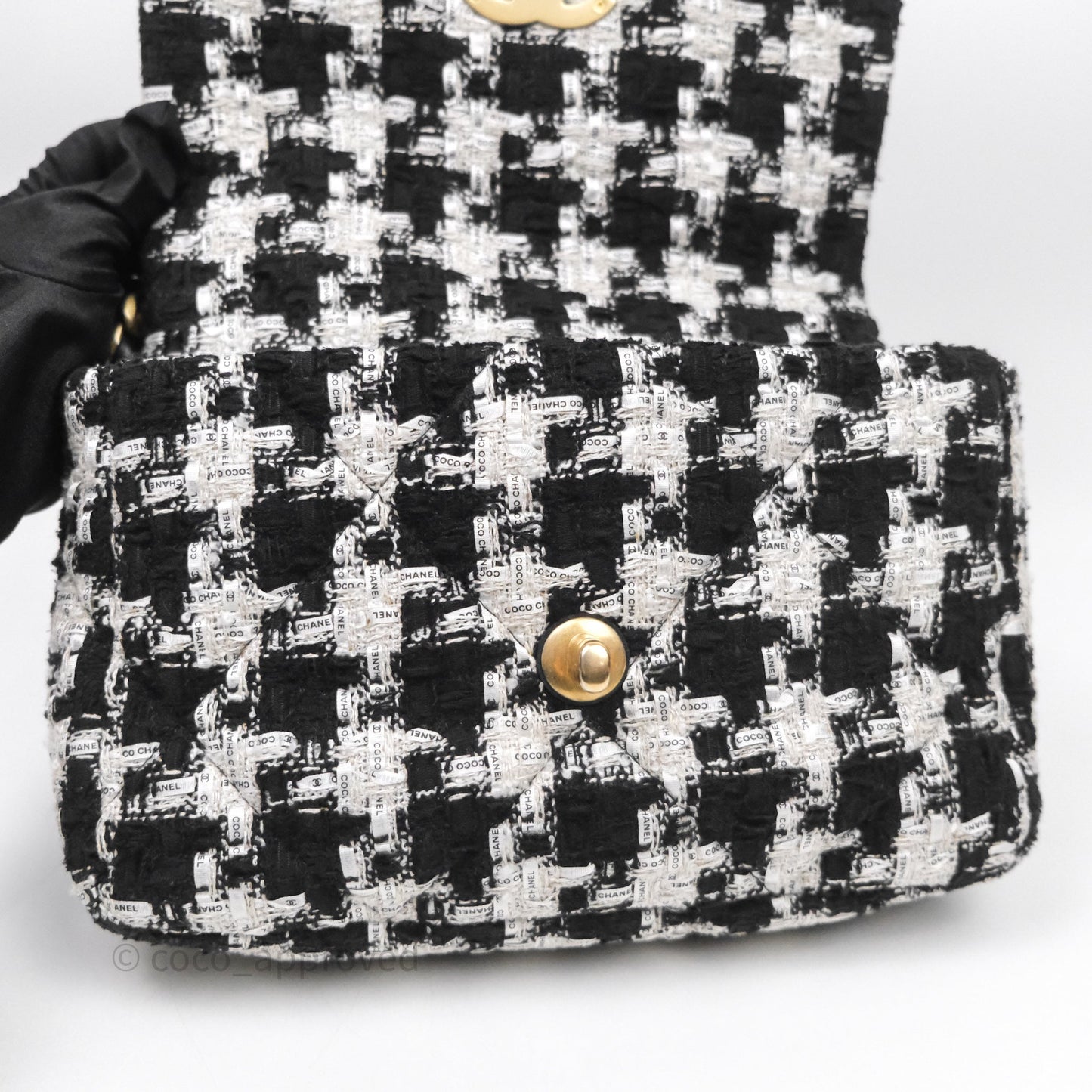 Chanel 19 Small Tweed Houndstooth Black & White Mixed Hardware