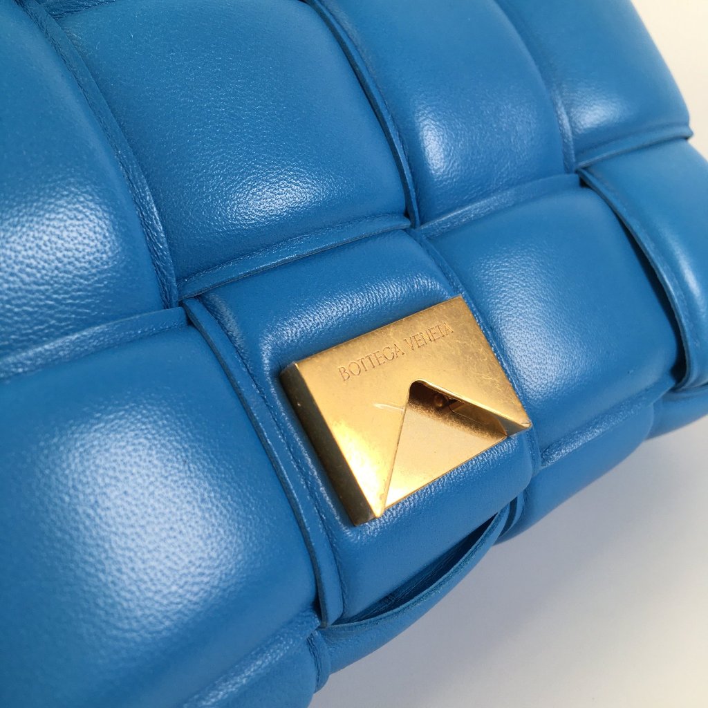 Luxury Bottega Veneta Padded Cassette