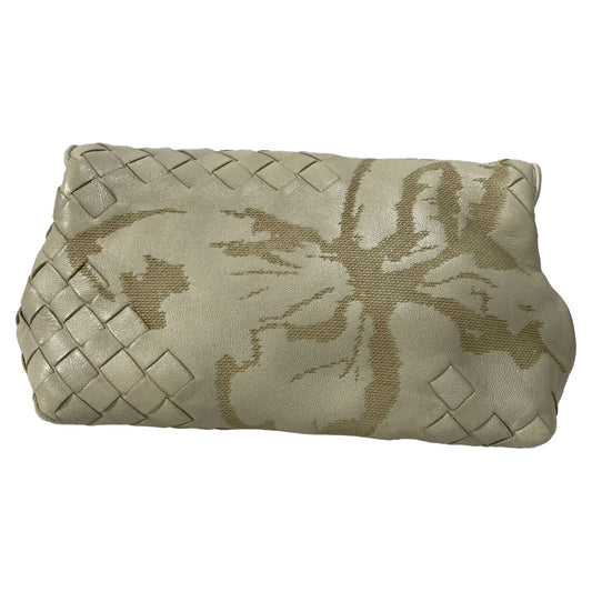 Luxury Bottega Veneta Butterfly Intrecciato Flap Clutch Bag in Beige Leather