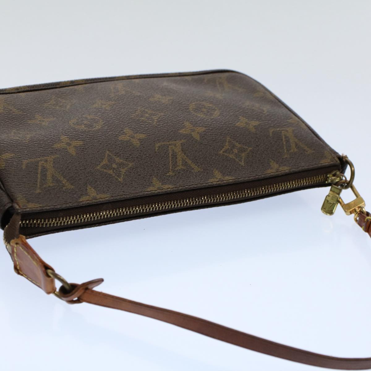 Louis Vuitton Pochette Accessoire  Canvas Clutch Bag ()
