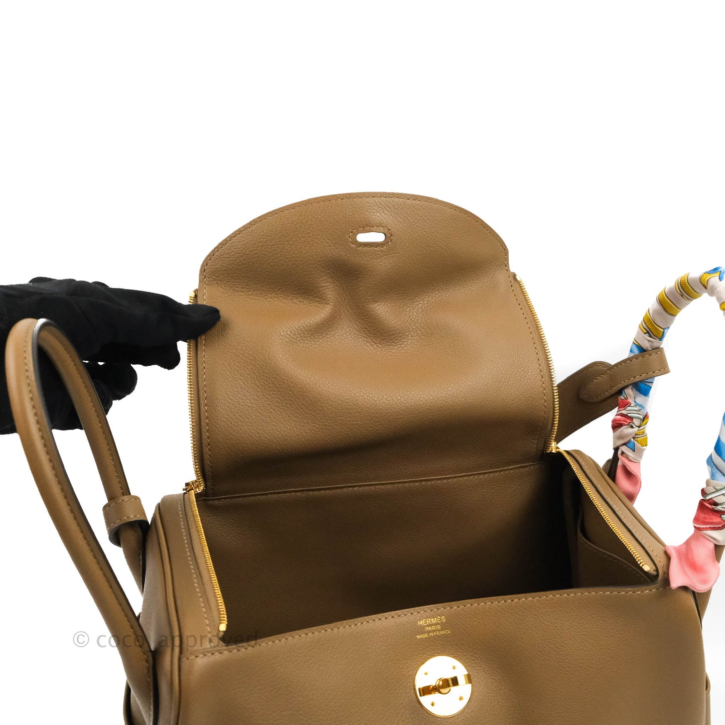 Hermès Lindy 26 Evercolor Beige De Weimar Gold Hardware with Twilly