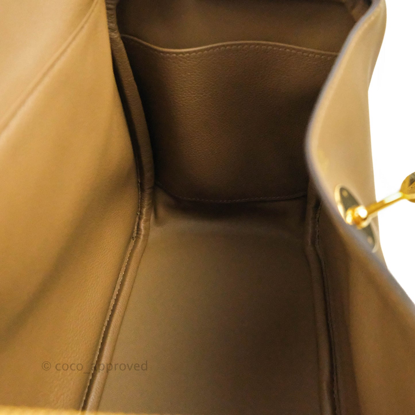 Hermès Lindy 26 Evercolor Beige De Weimar Gold Hardware with Twilly