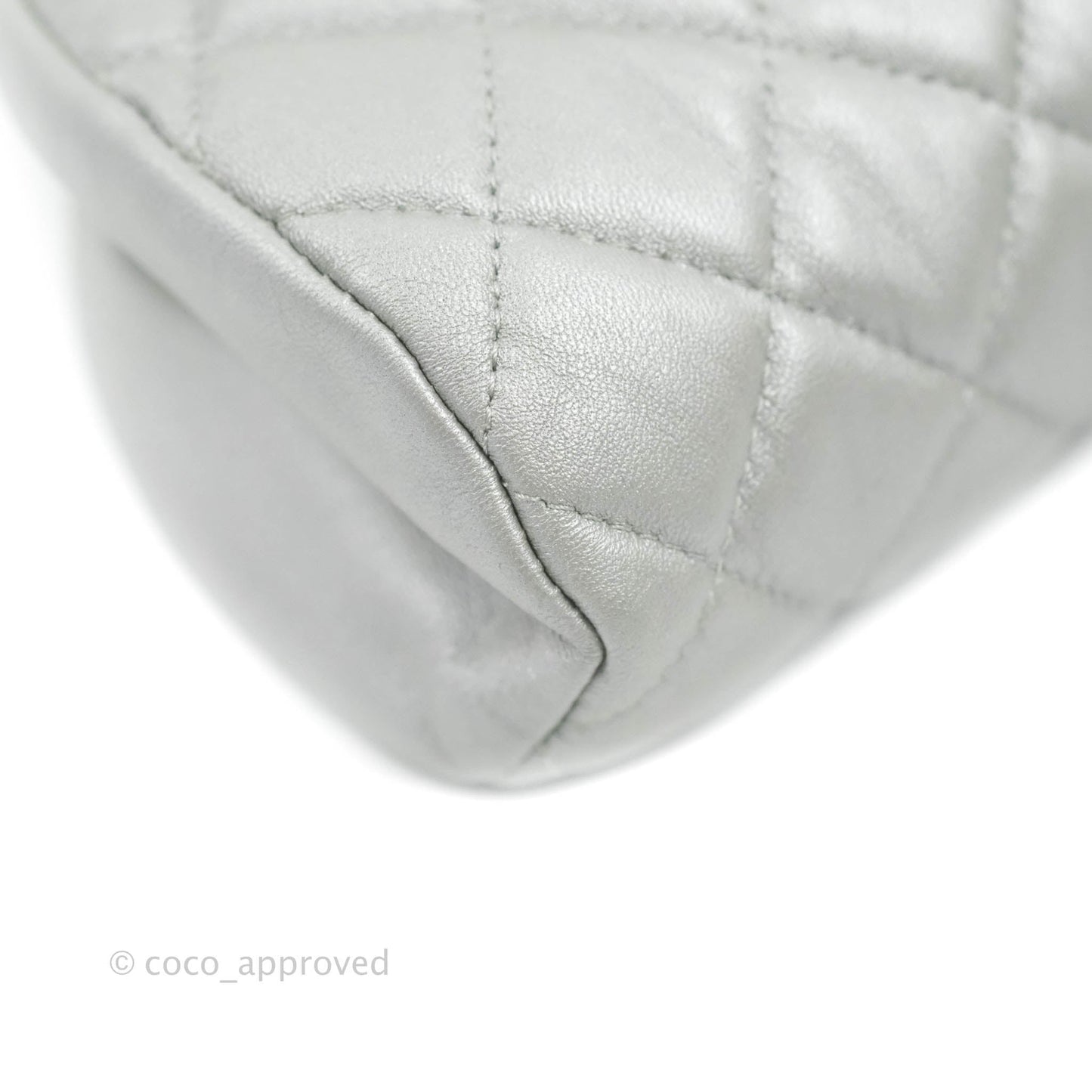 Chanel Quilted Timeless Kisslock Clutch Metallic Silver Lambskin Silver Hardware