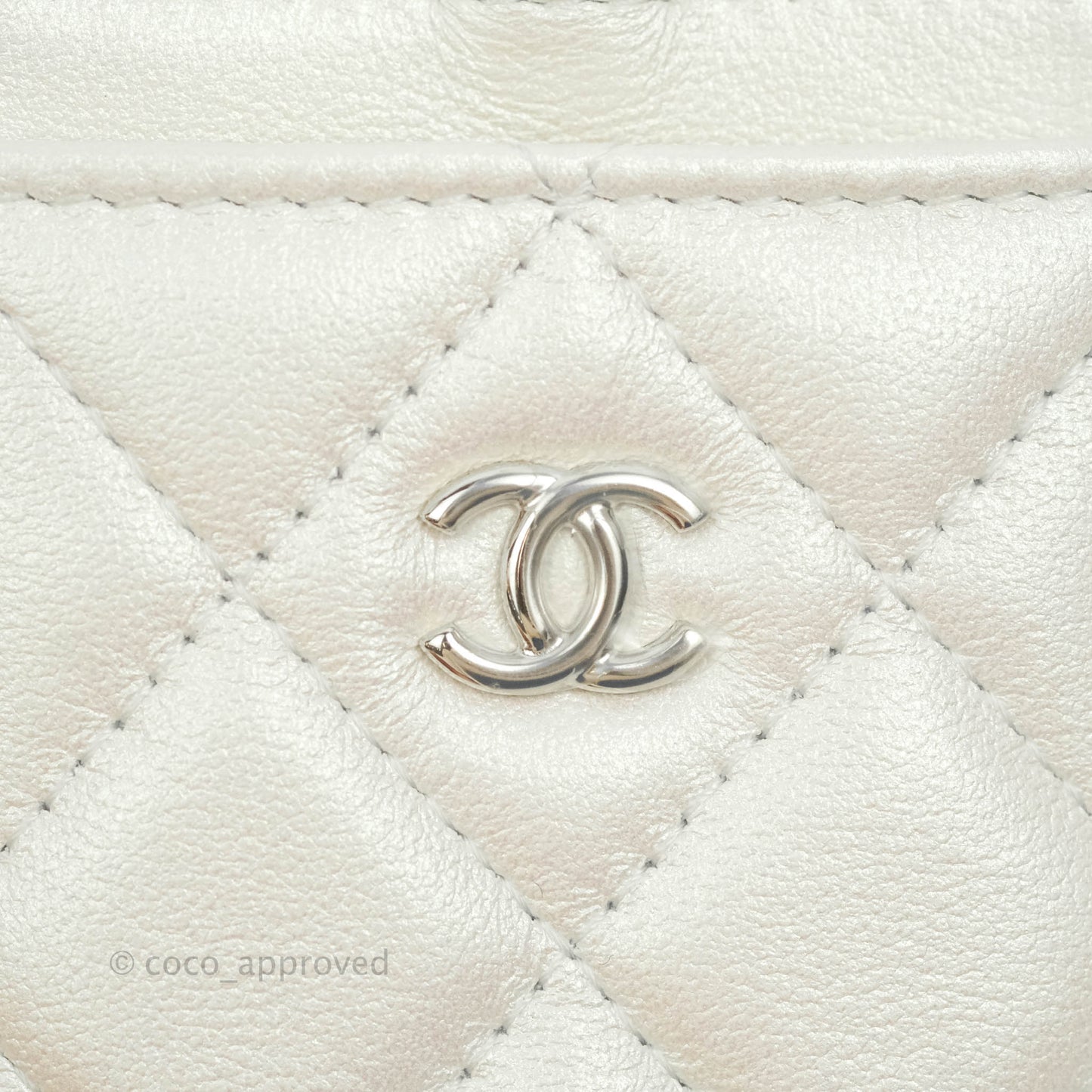 Chanel Classic Chain Card Holder Iridescent White Lambskin Silver Hardware