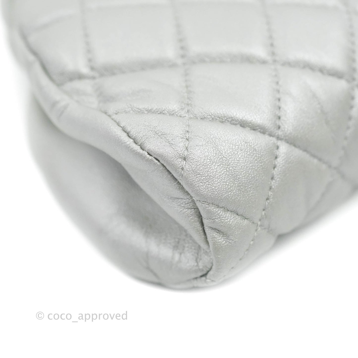 Chanel Quilted Timeless Kisslock Clutch Metallic Silver Lambskin Silver Hardware