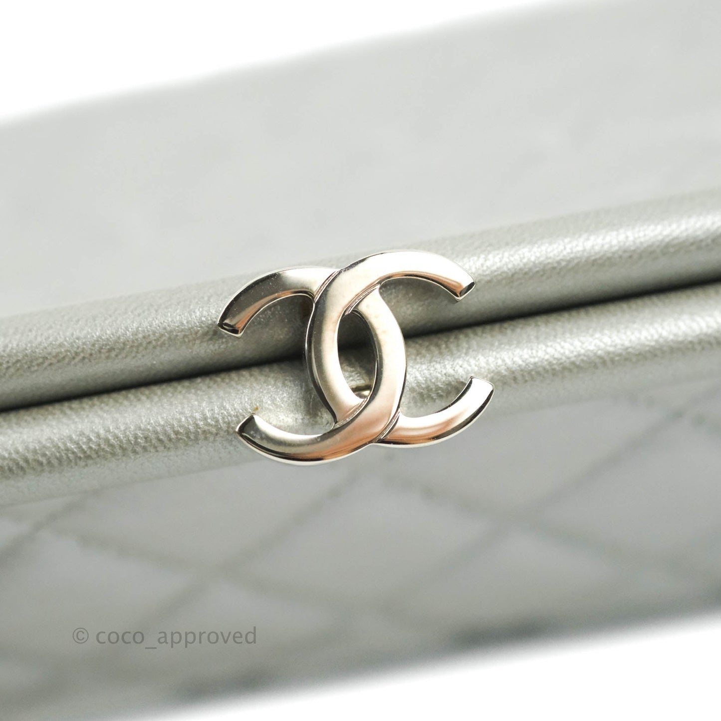 Chanel Quilted Timeless Kisslock Clutch Metallic Silver Lambskin Silver Hardware
