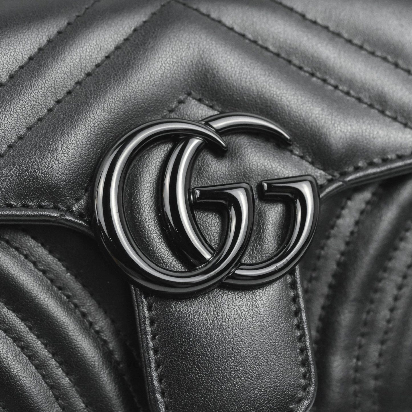 Gucci Chevron GG Marmont Matelassé Mini Bag So Black Black Hardware