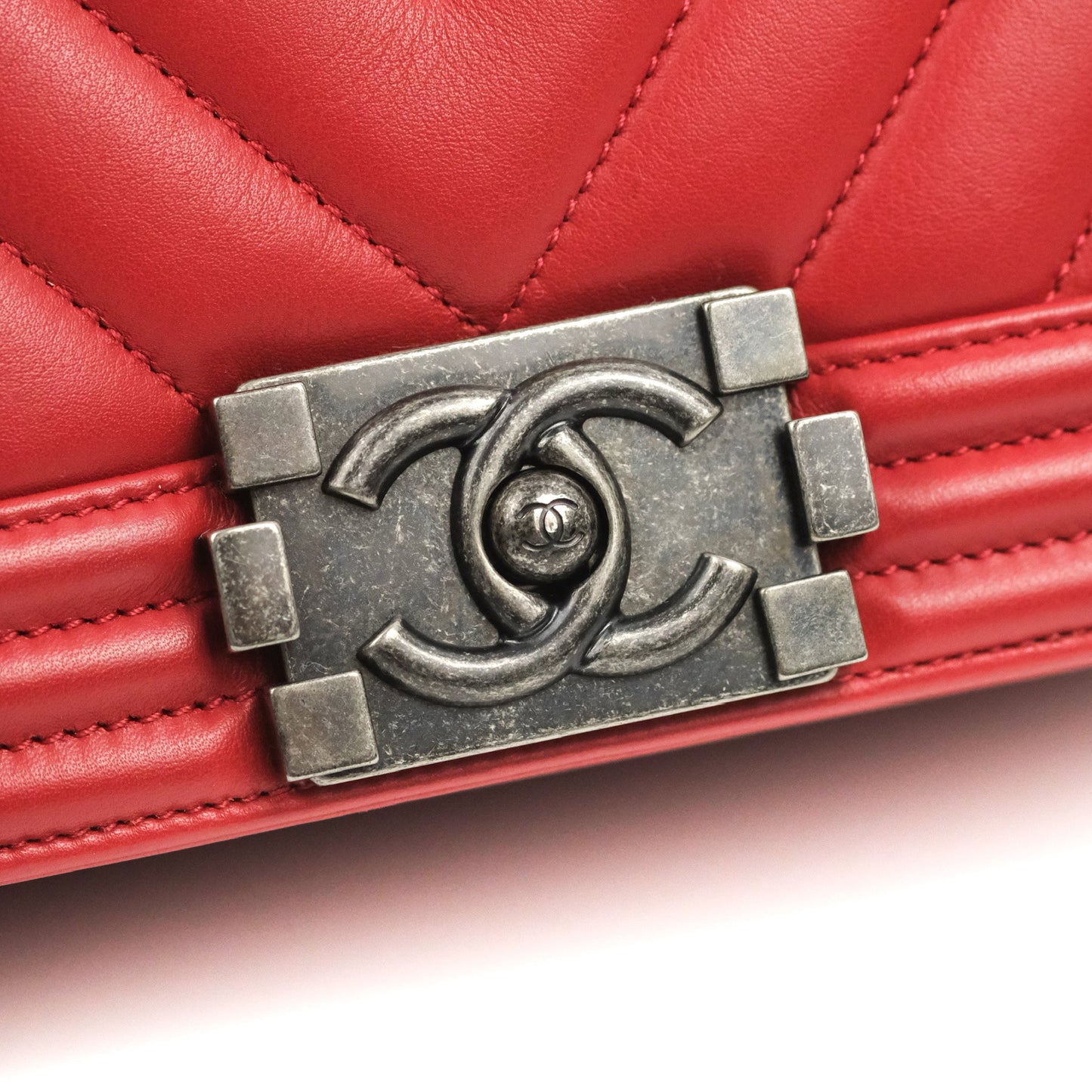 Chanel Medium Boy Chevron Red Calfskin Ruthenium Hardware