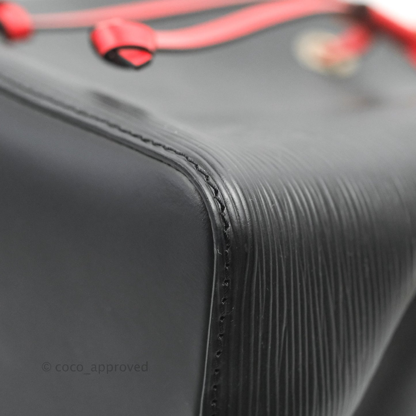 Louis Vuitton Neonoe BB Black Safran Epi Leather⁣