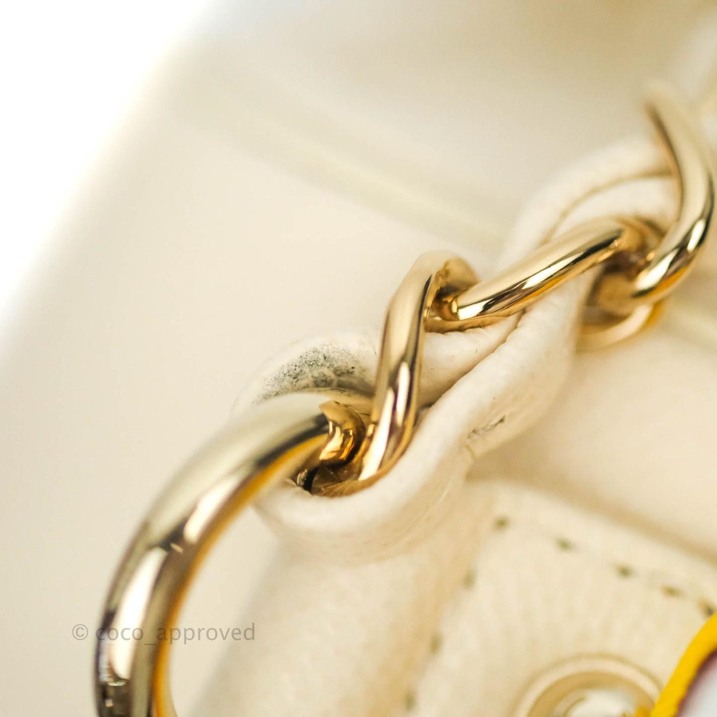 Chanel Quilted Medium CC Filigree Vanity Case Ivory Caviar Gold Hardware