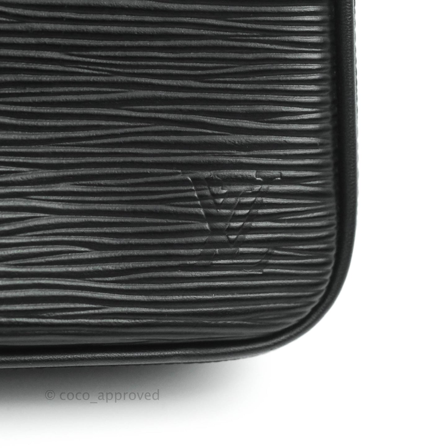 Louis Vuitton Epi Easy Pouch On Strap Black