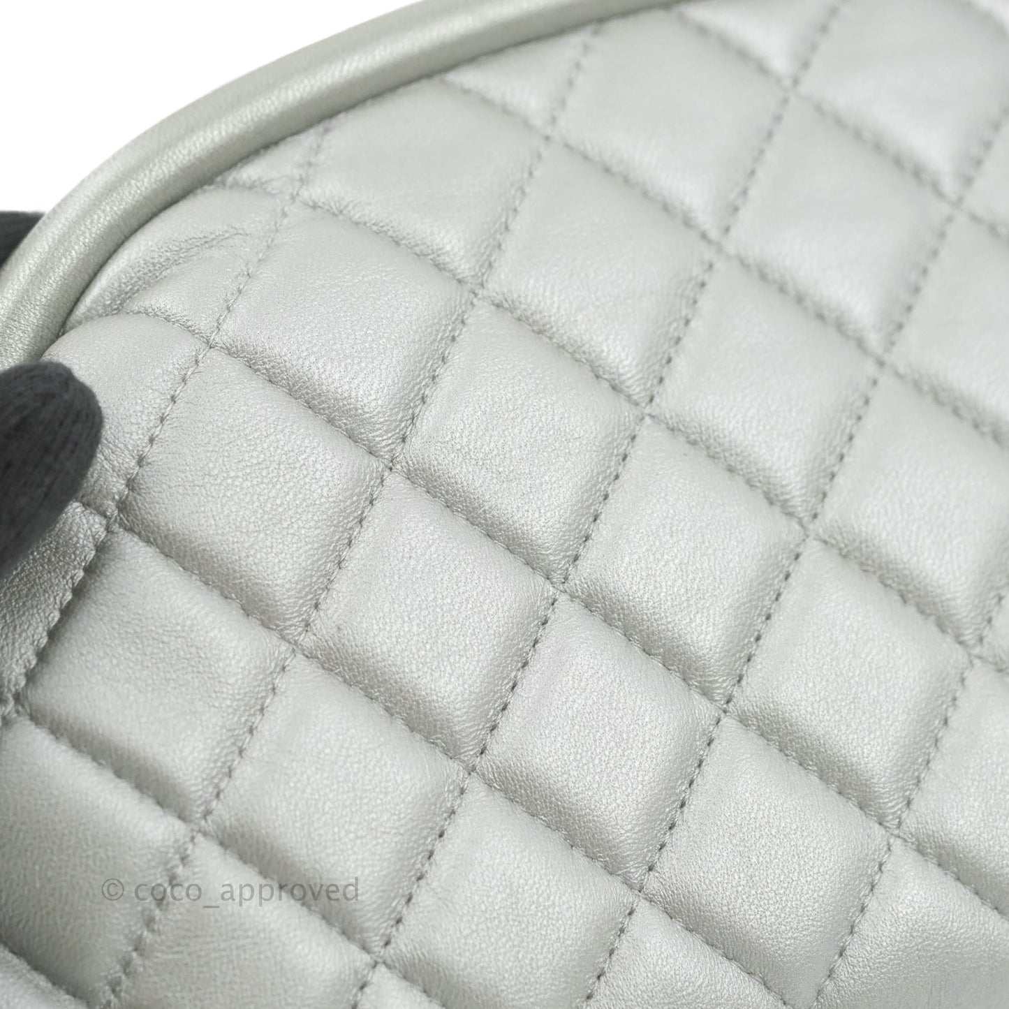 Chanel Quilted Timeless Kisslock Clutch Metallic Silver Lambskin Silver Hardware