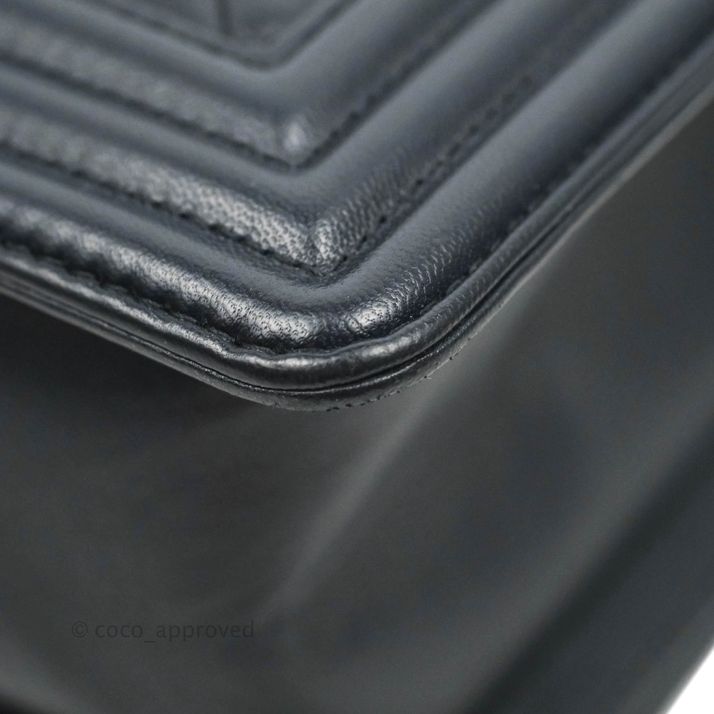 Chanel Quilted New Medium Boy Navy Lambskin Aged Gold Hardware