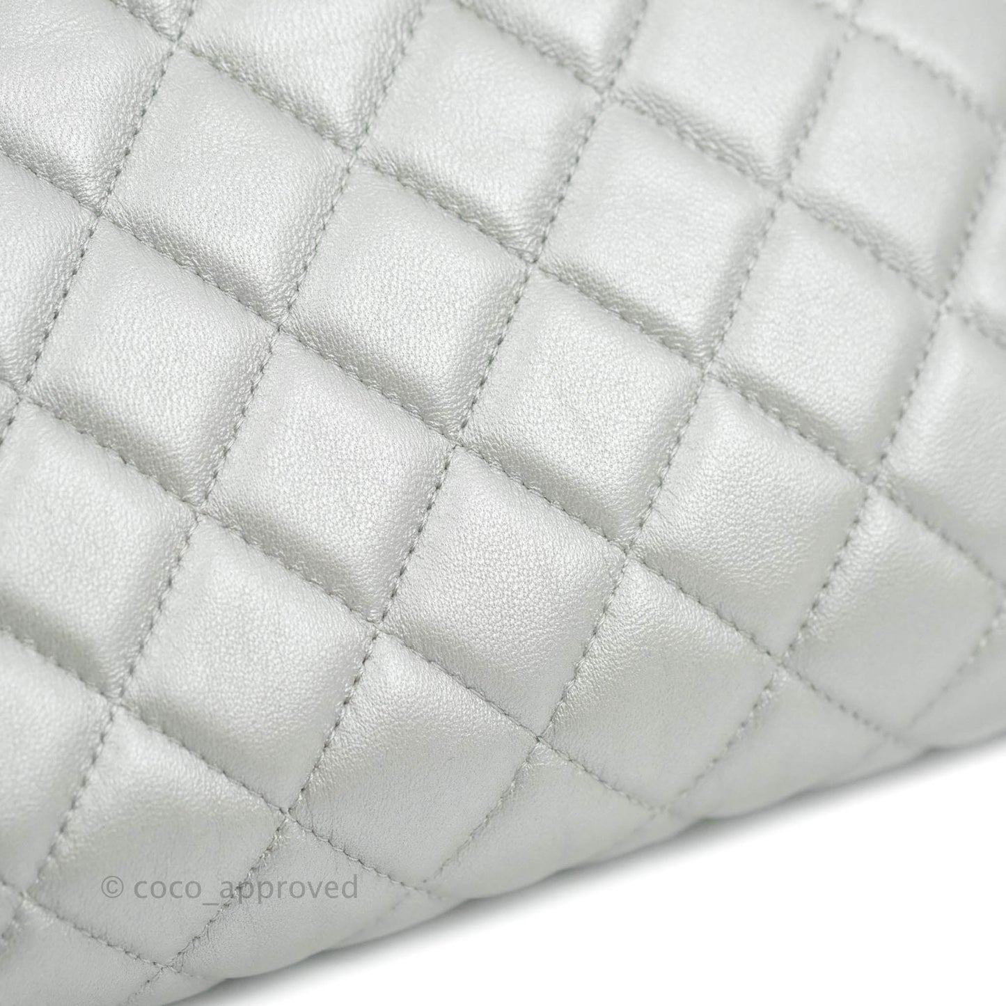 Chanel Quilted Timeless Kisslock Clutch Metallic Silver Lambskin Silver Hardware