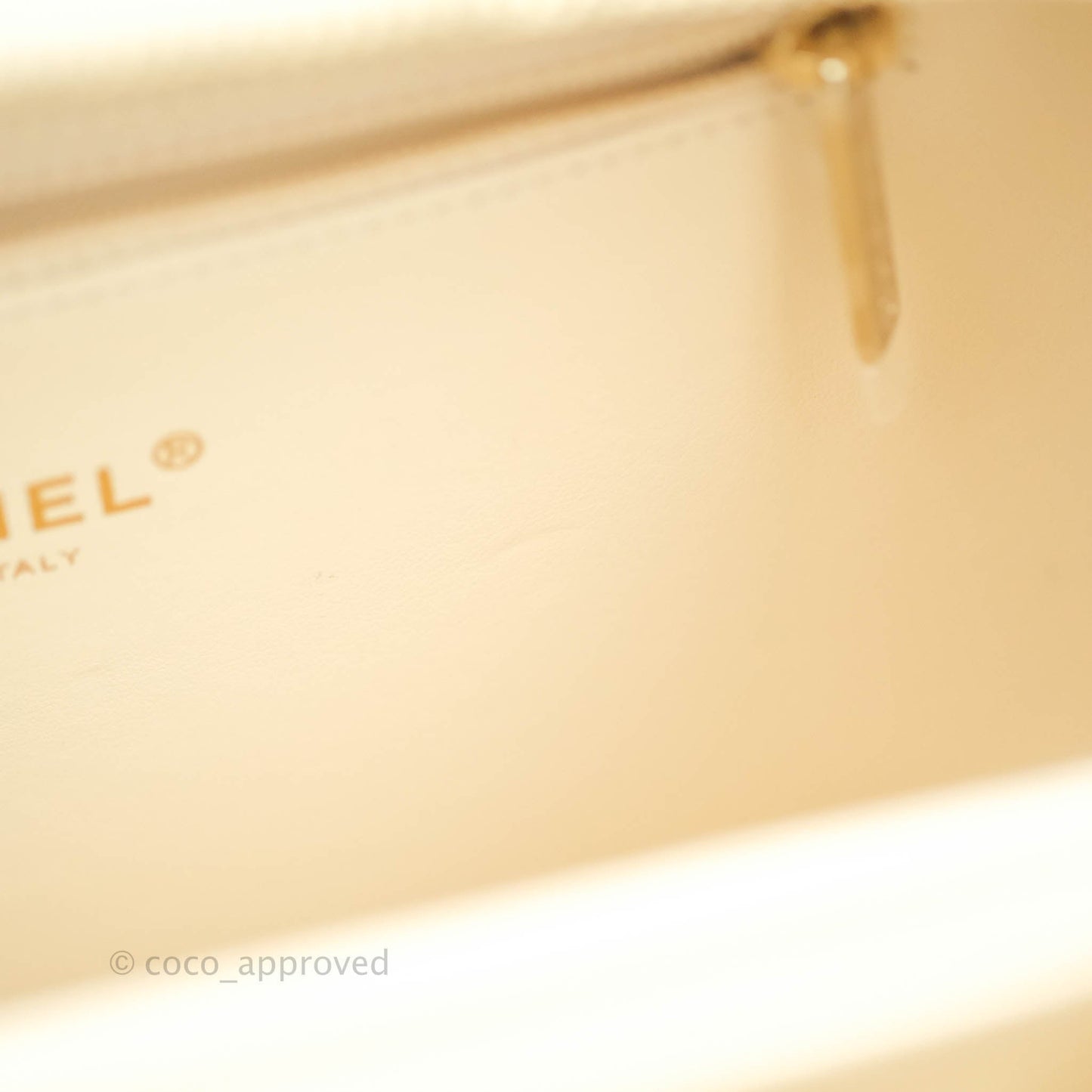Chanel Quilted Medium CC Filigree Vanity Case Ivory Caviar Gold Hardware