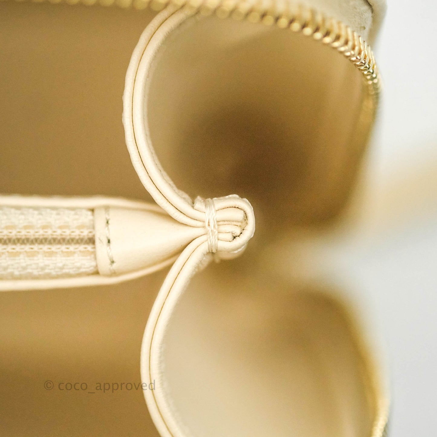 Chanel Quilted Medium CC Filigree Vanity Case Ivory Caviar Gold Hardware