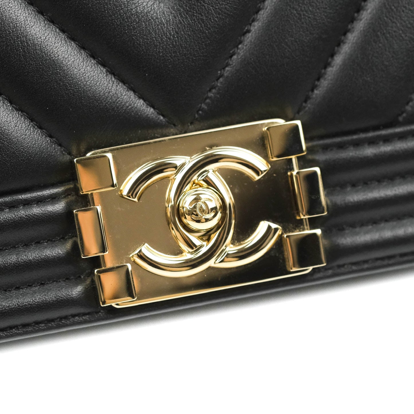 Chanel Medium Boy Chevron Black Calfskin Gold Hardware 19P