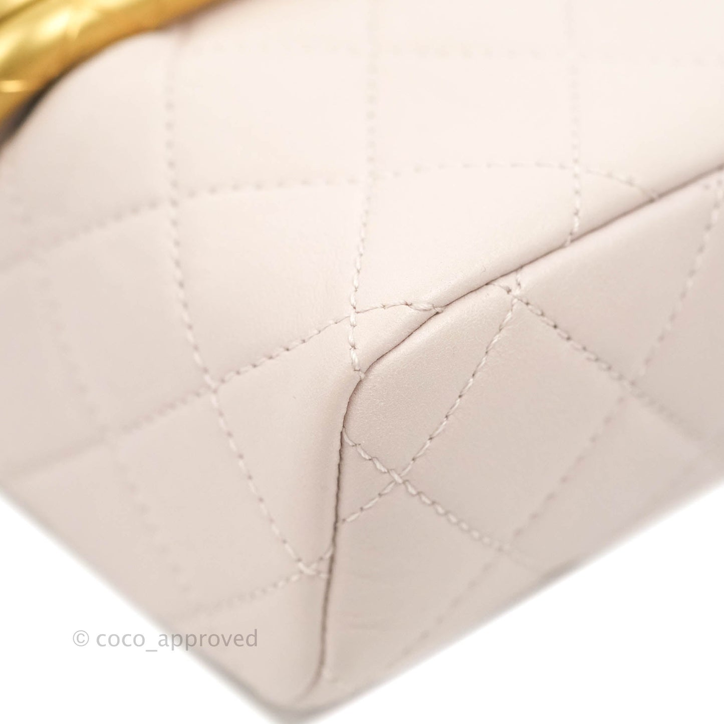 Chanel Kiss Lock Mini Vanity Pink Lambskin Gold Hardware
