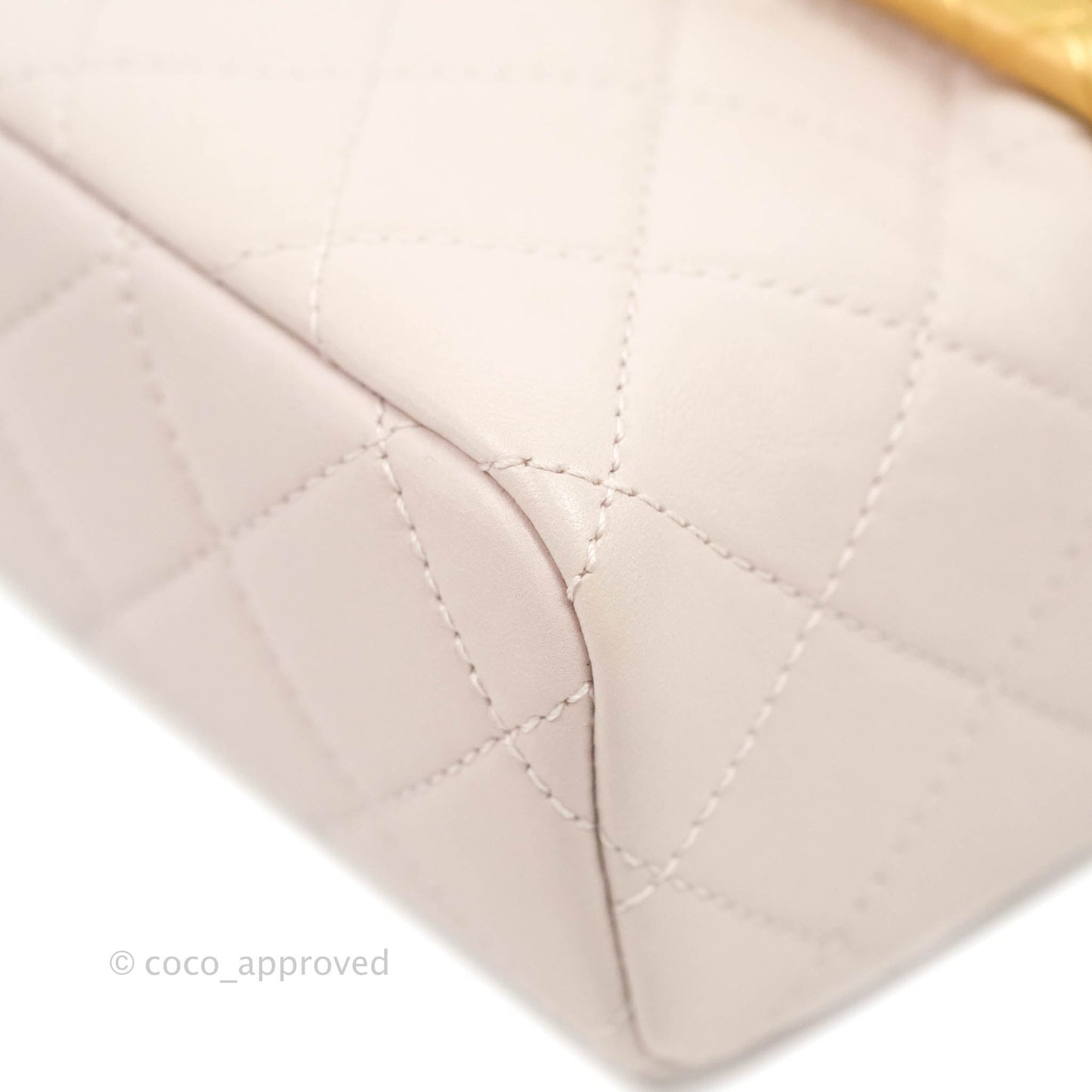 Chanel Kiss Lock Mini Vanity Pink Lambskin Gold Hardware