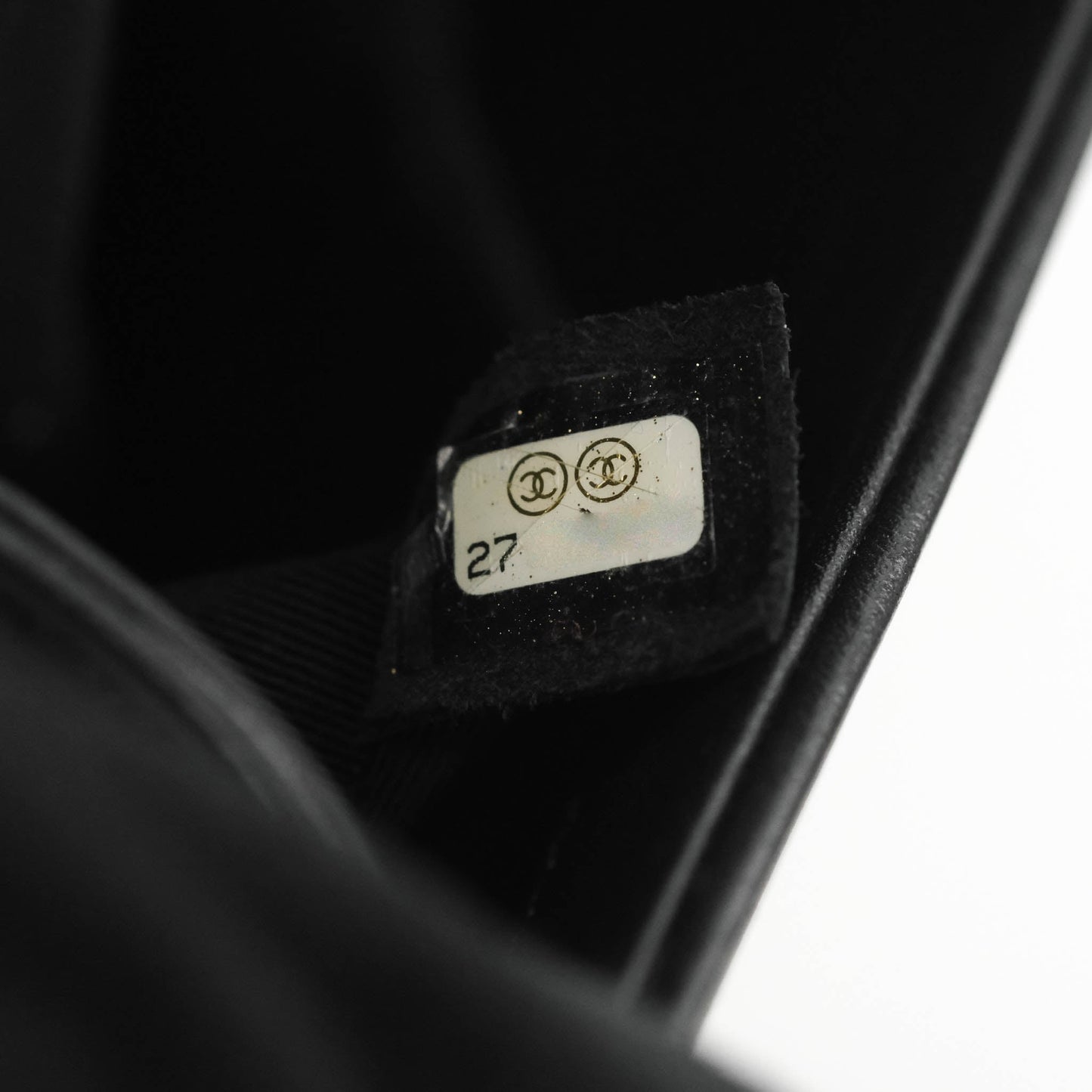 Chanel Medium Boy Chevron Black Calfskin Gold Hardware 19P