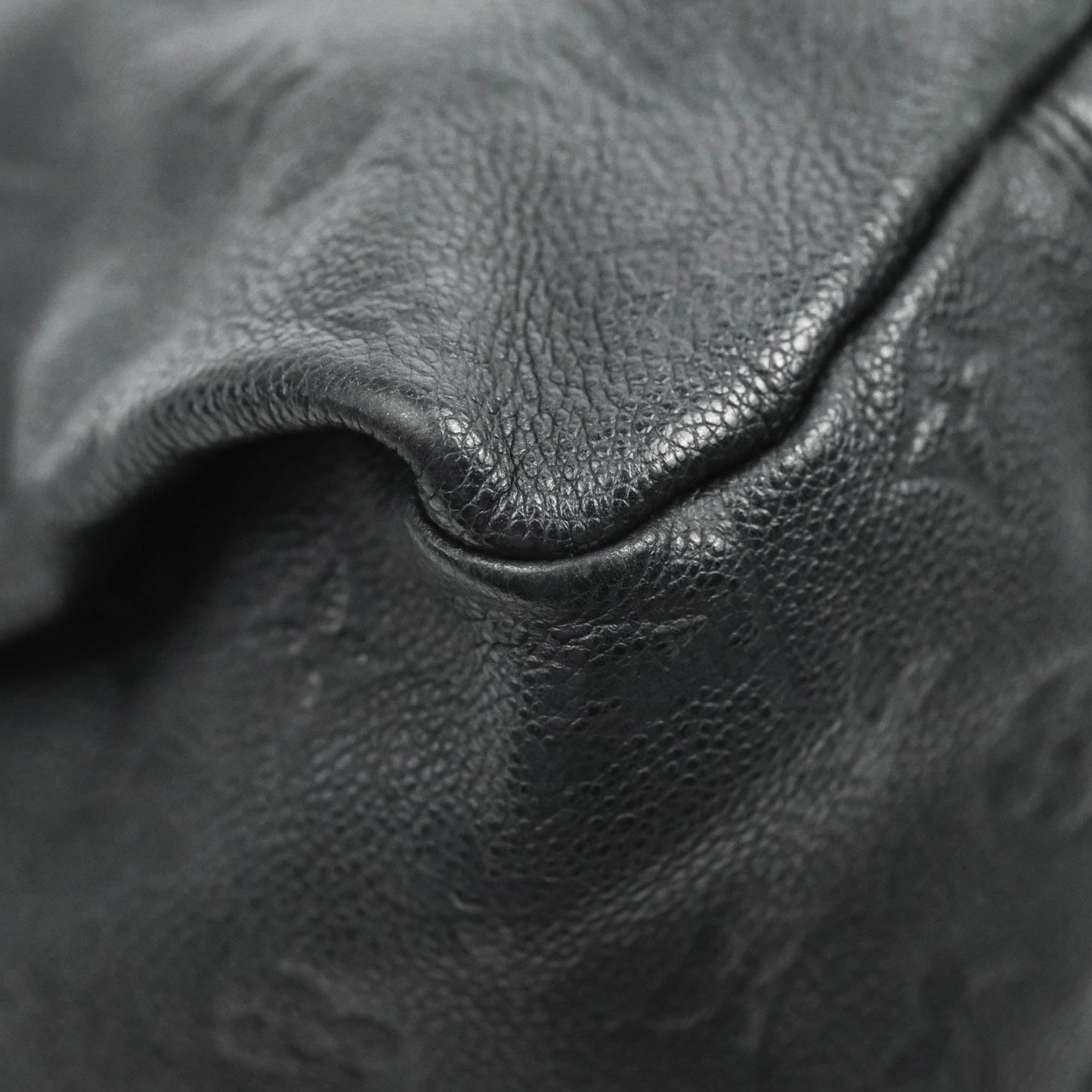 Louis Vuitton Artsy Monogram Empreinte MM Black